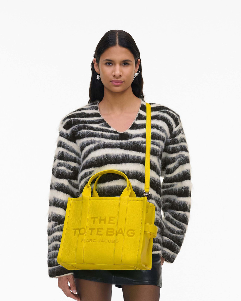 Marc Jacobs THE LEATHER MEDIUM TOTE BAG outlook