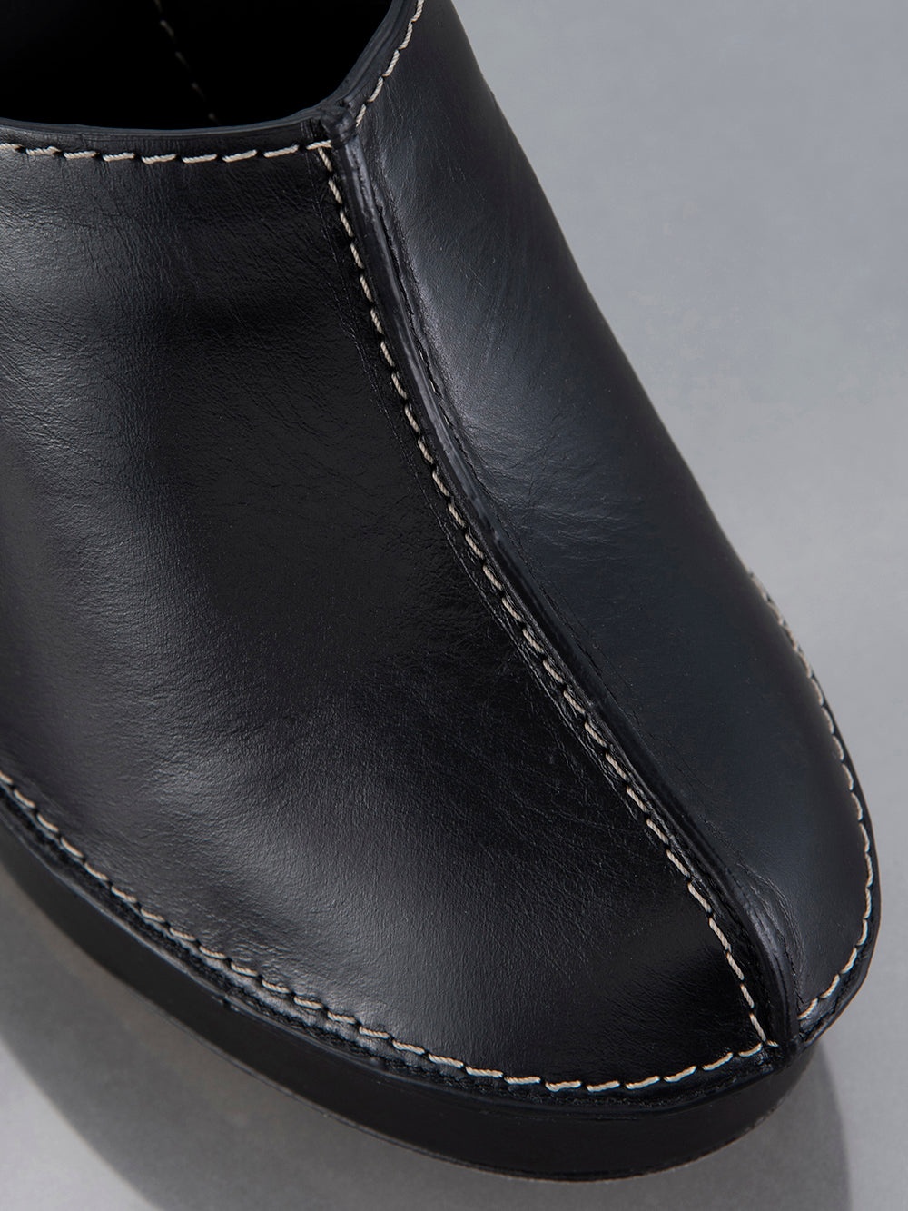 Elio Clog in Noir - 3