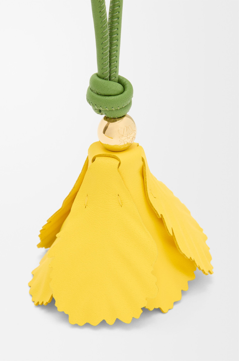 Loewe Tulip charm in classic calfskin outlook