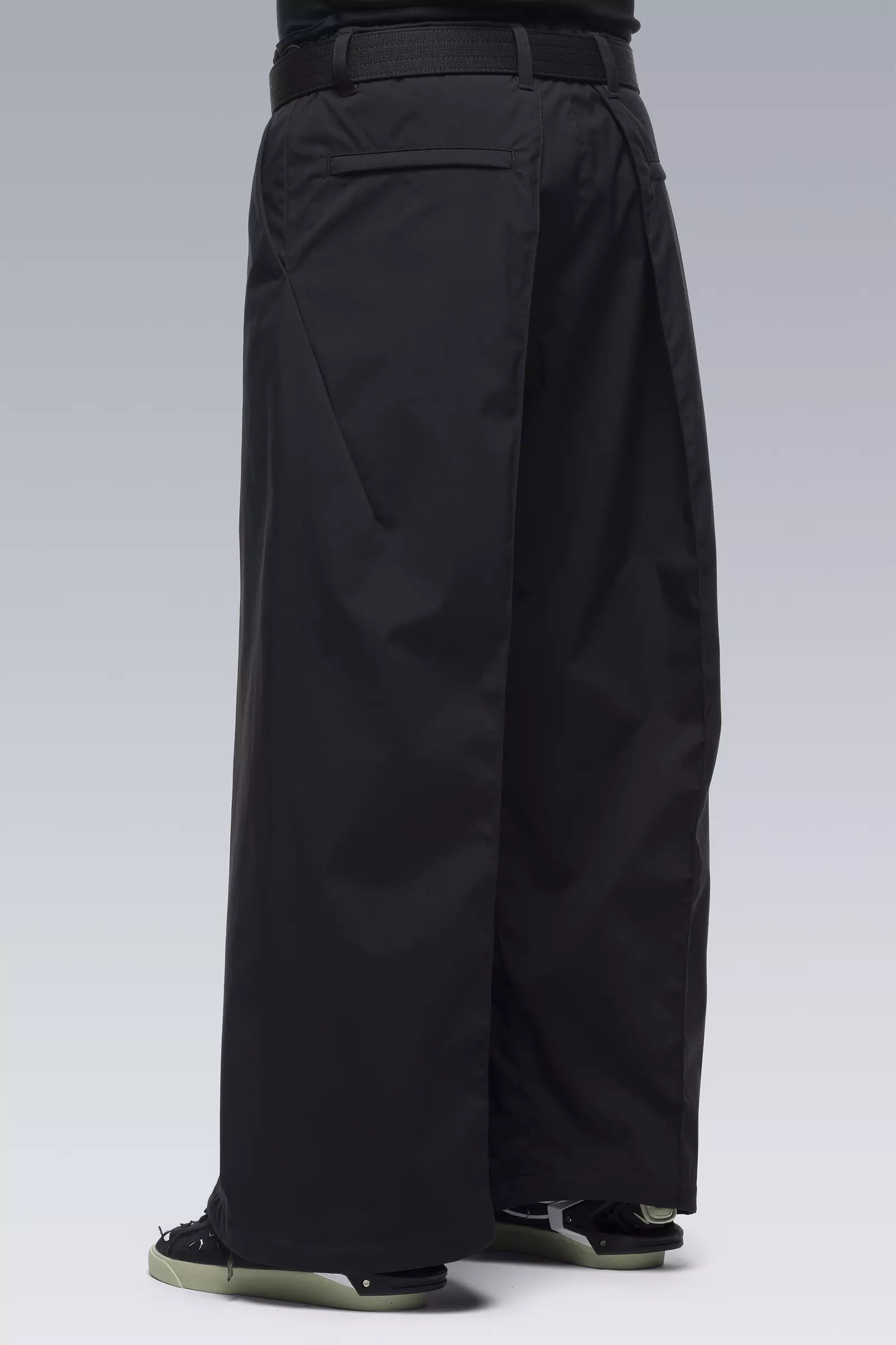 P54-E Encapsulated Nylon Pleated Trouser Black - 9
