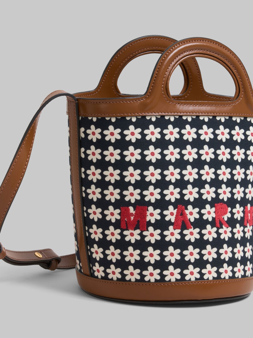 BLACK CANVAS TROPICALIA SMALL BUCKET BAG WITH DAISY PRINT - 5