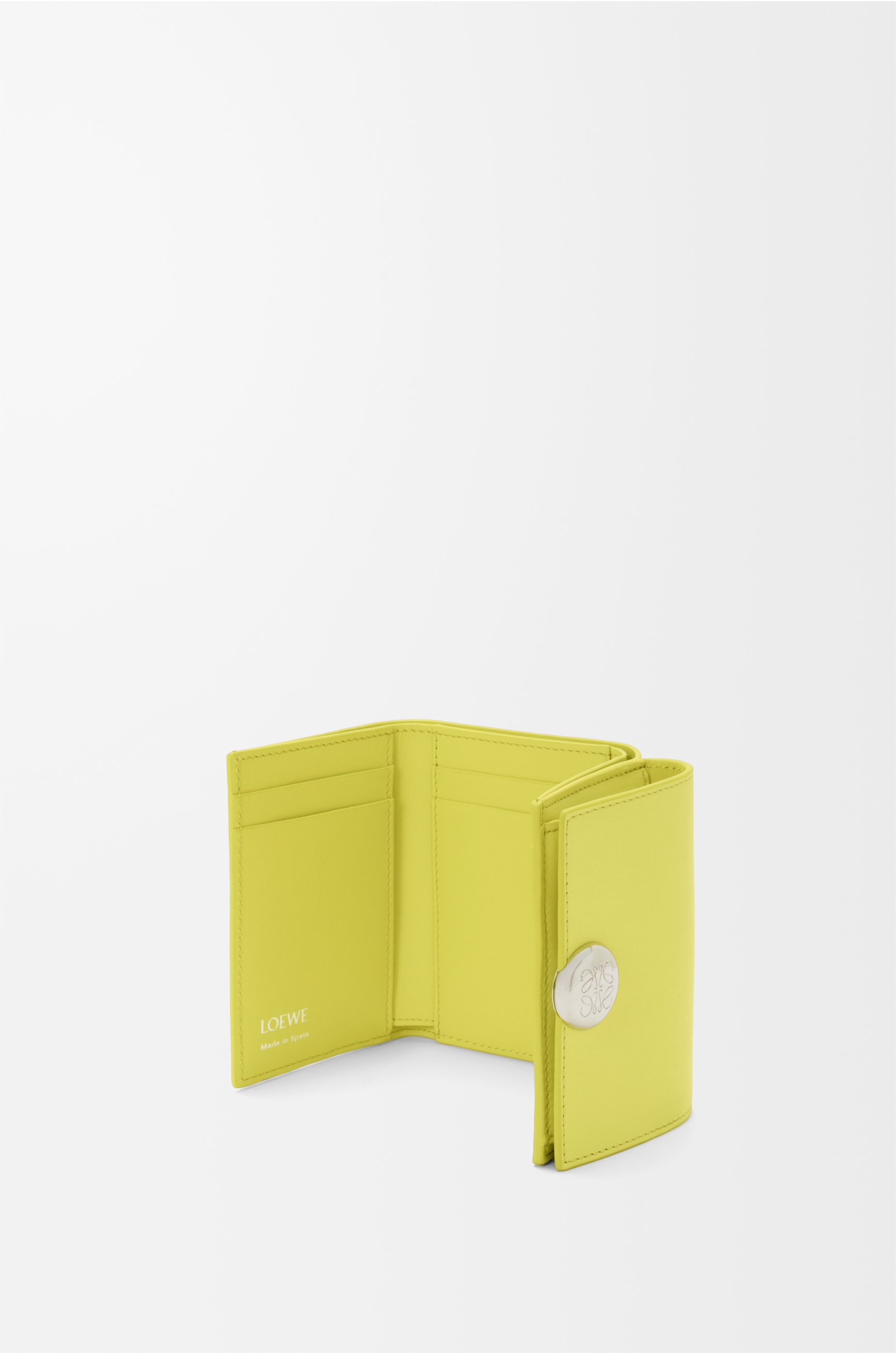 Pebble trifold wallet in shiny nappa calfskin - 4