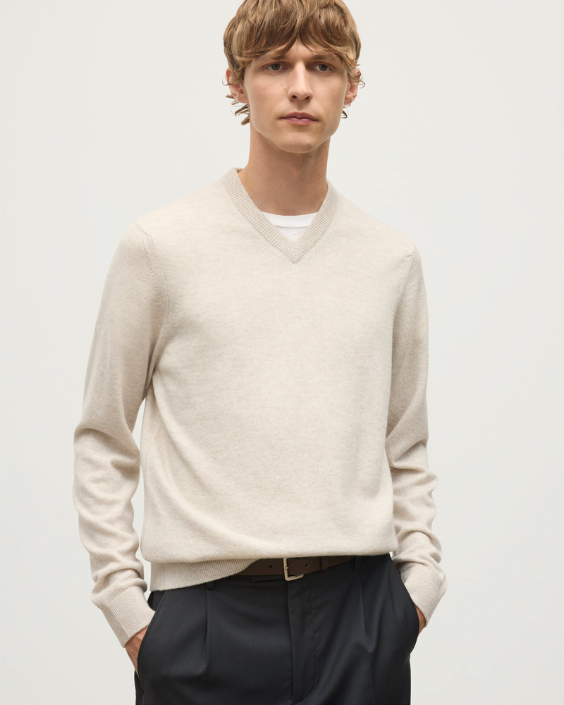 Johnstons of Elgin Rory Natural Classic Cashmere V-Neck Jumper outlook