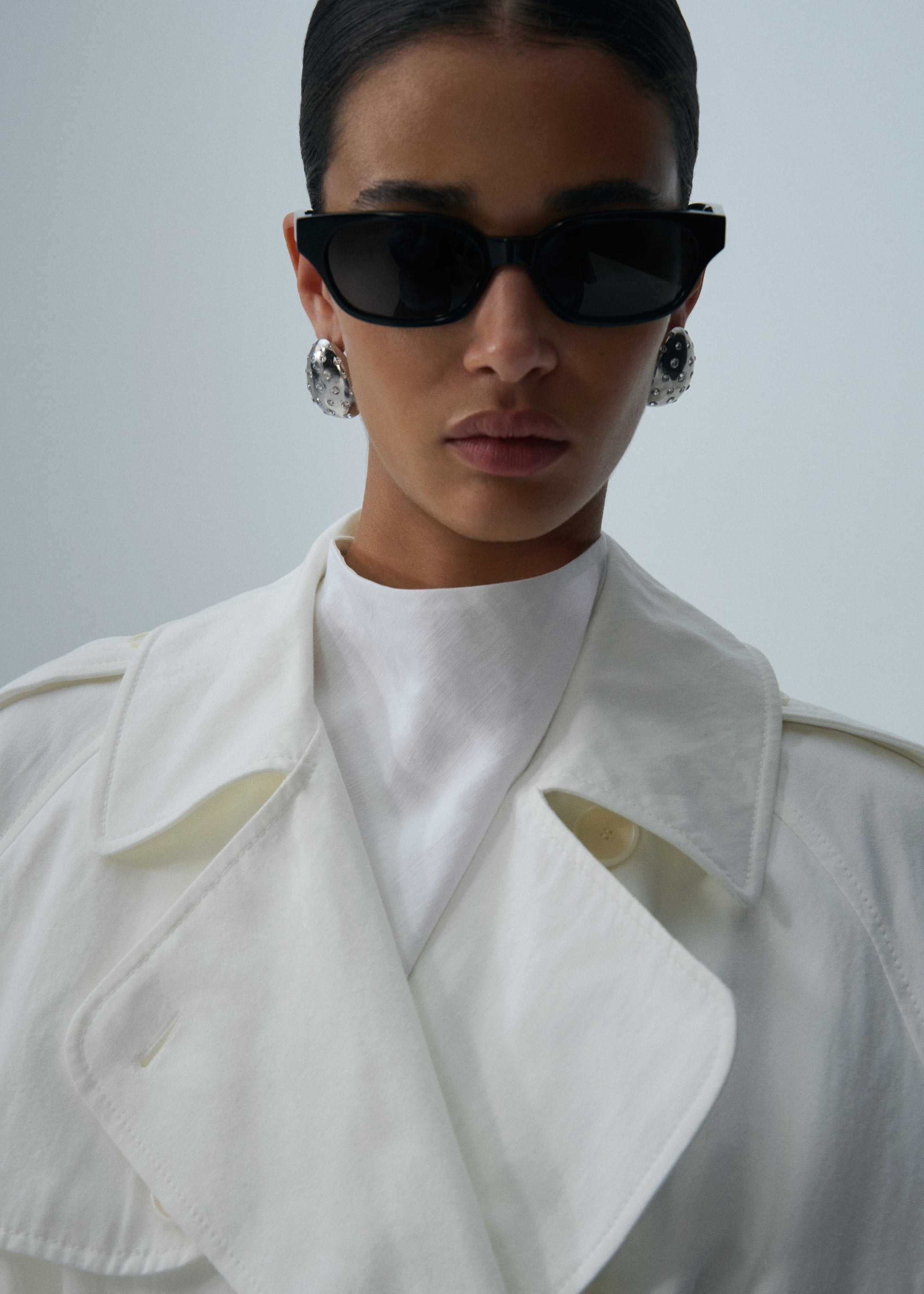 Mid-length cotton trench coat in white - 4