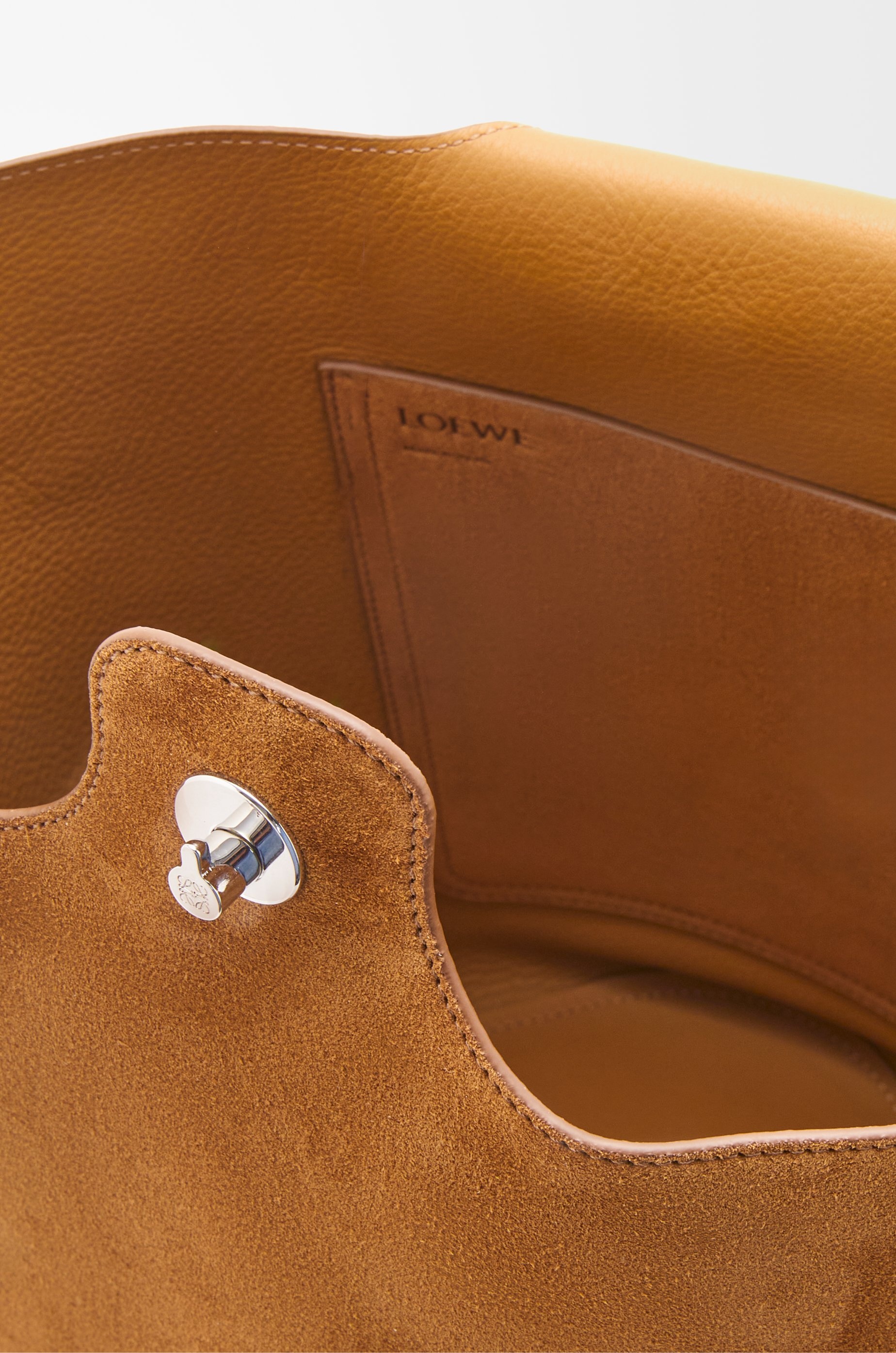 Large Pebble bucket bag in suede calfskin - 6