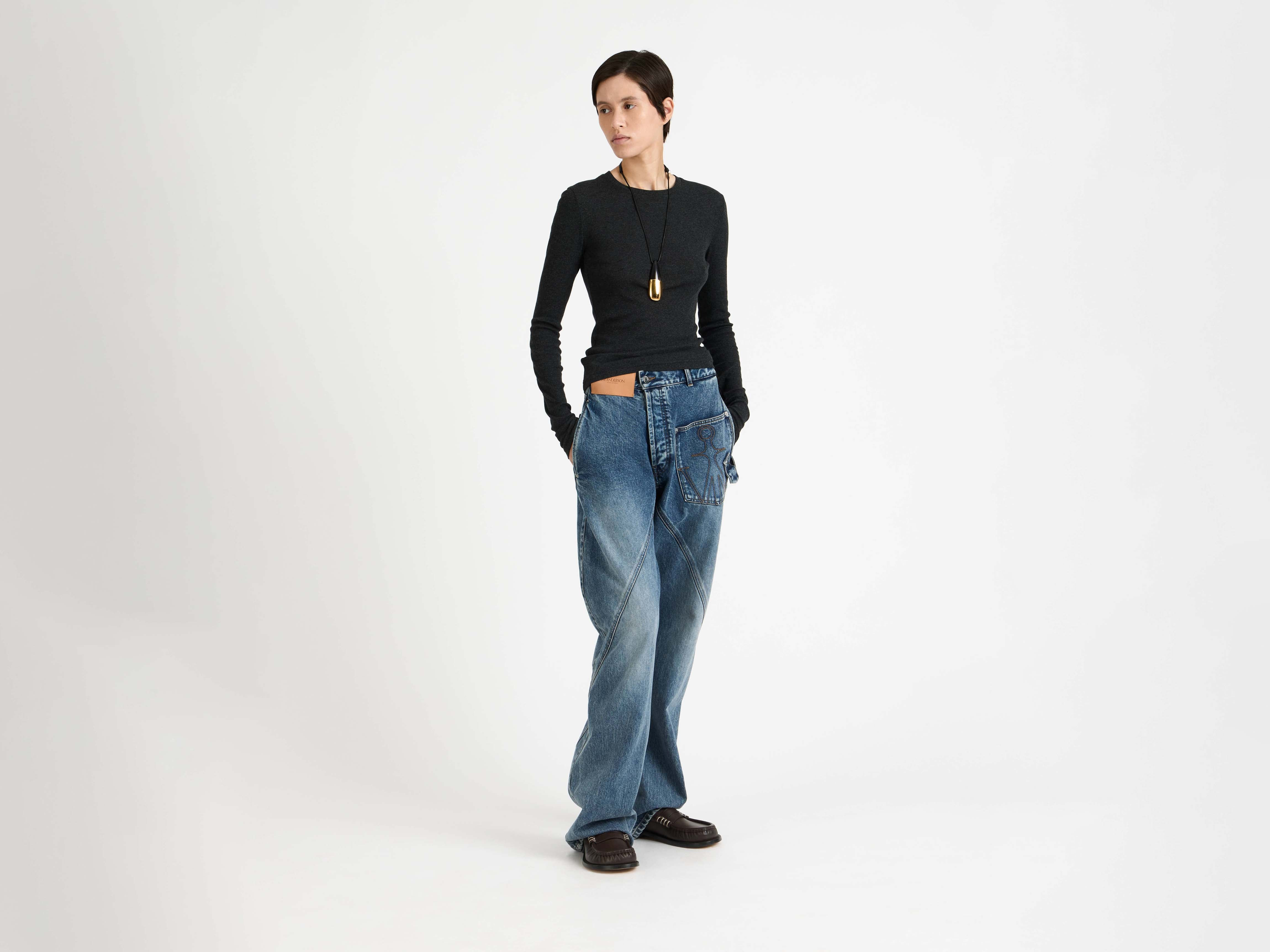 LONG SLEEVE CREW NECKLINE TOP IN CHARCOAL MELANGE - 2