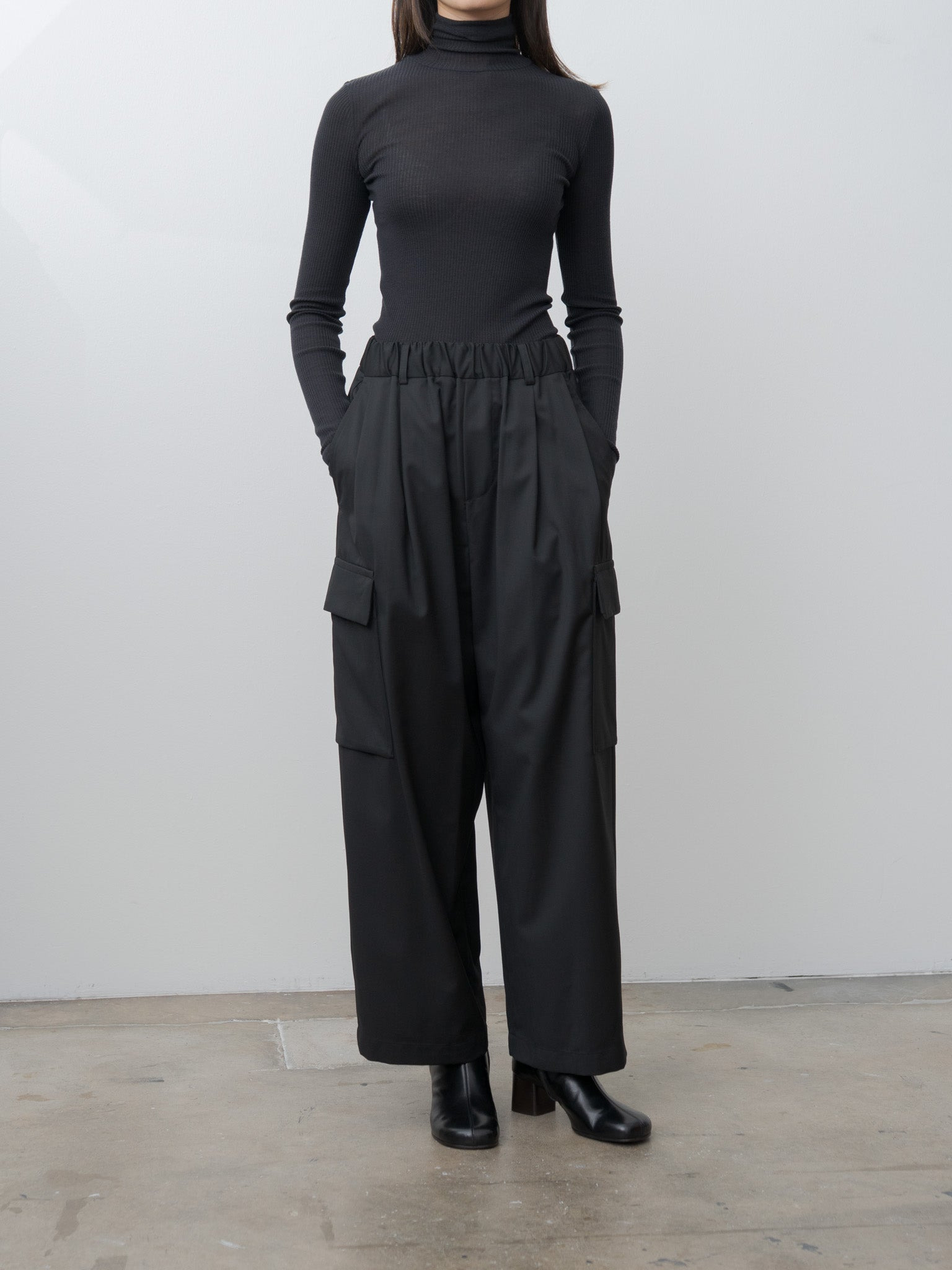 Seamlesss High Neck Top - Granite Black - 9