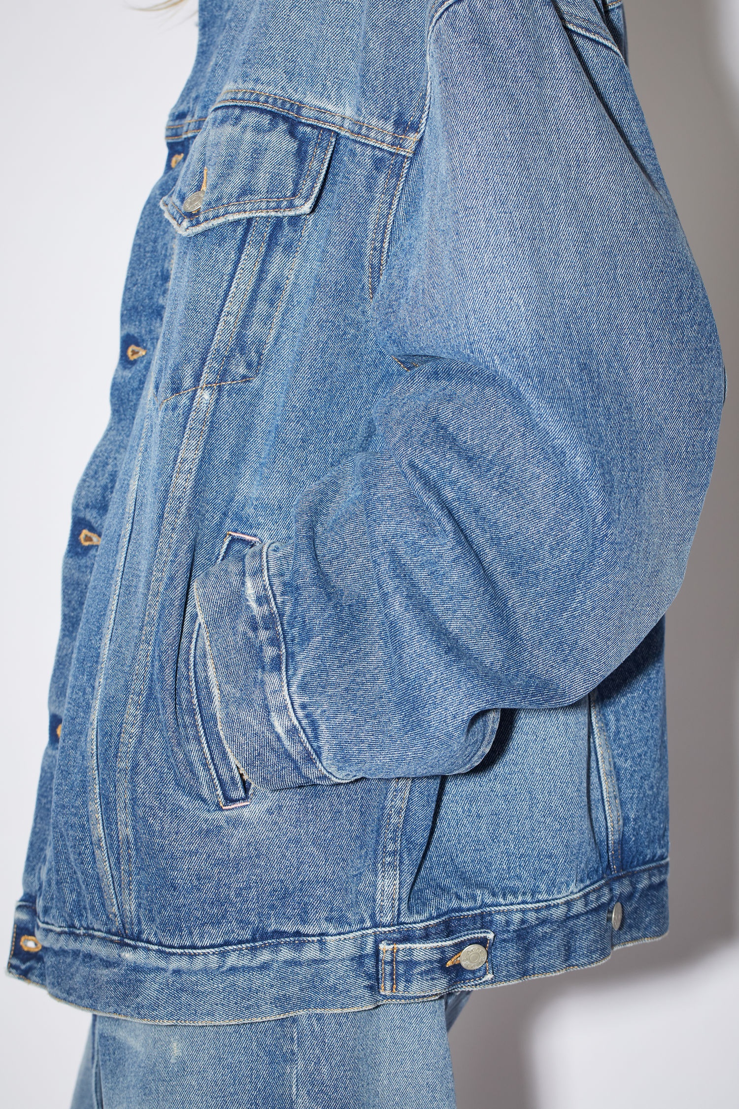 Oversized denim jacket - Mid Blue - 6