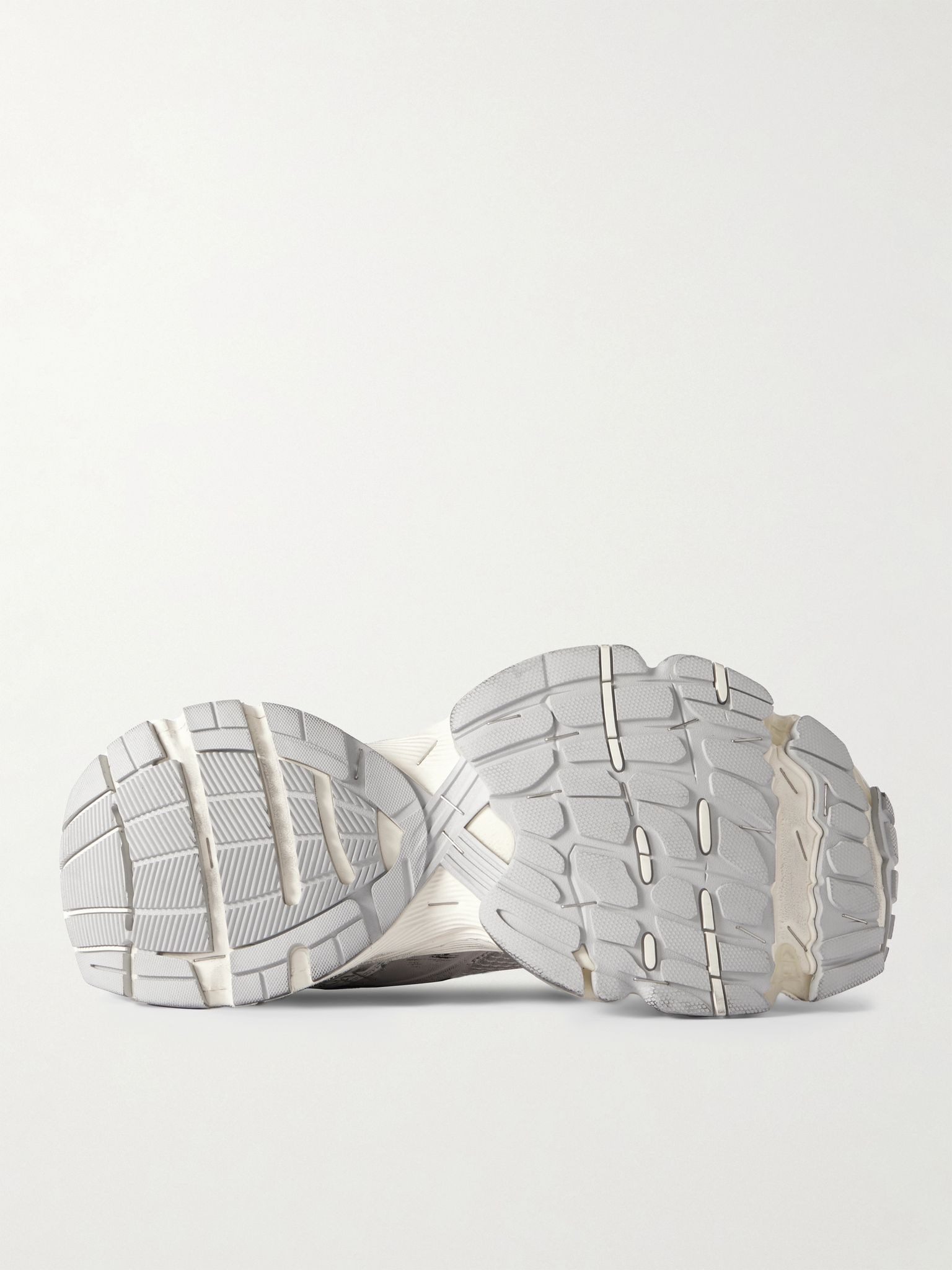 Stapler Distressed Mesh and Rubber Sneakers Gray - 3