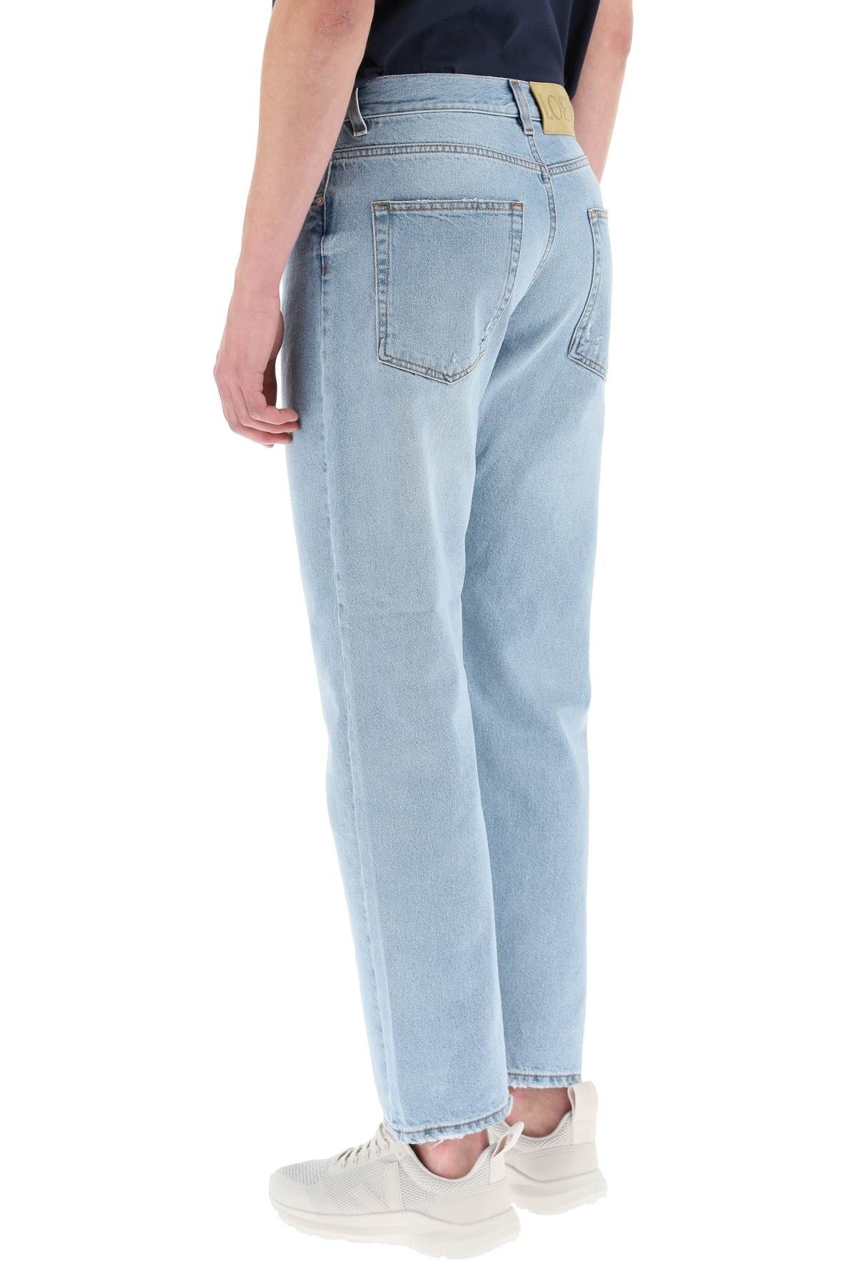 LIGHT WASH TAPERED JEANS - 4