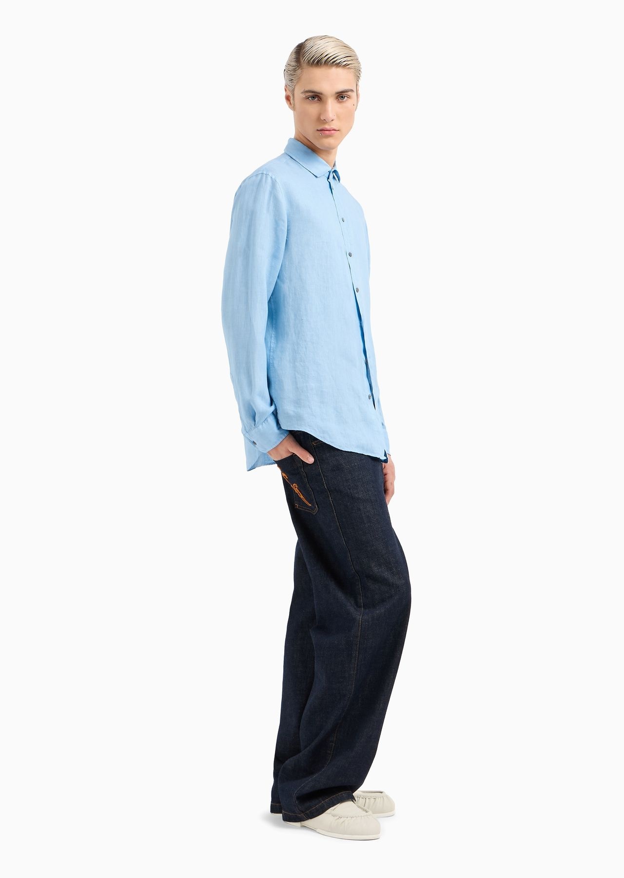 Garment-dyed linen shirt with French collar - 6