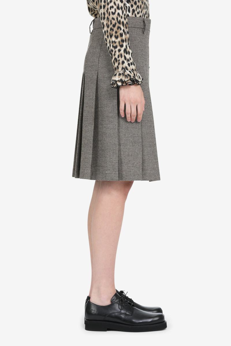 PLEATED SKIRT ABOVE THE KNEE 4