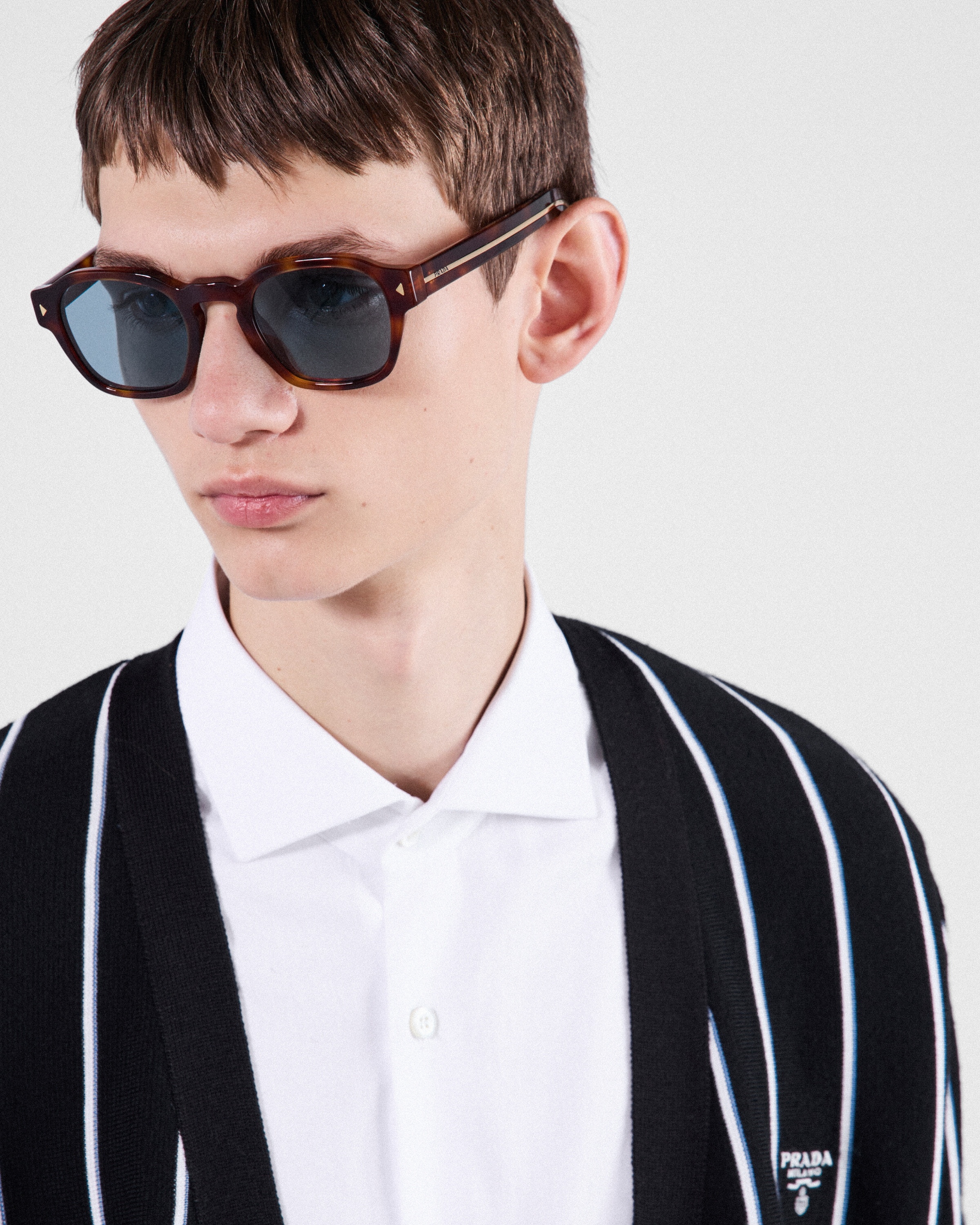 小物 PRADA Logo round sunglasses Prada Triangle Logo Round Metal Sunglasses | Neiman Marcus