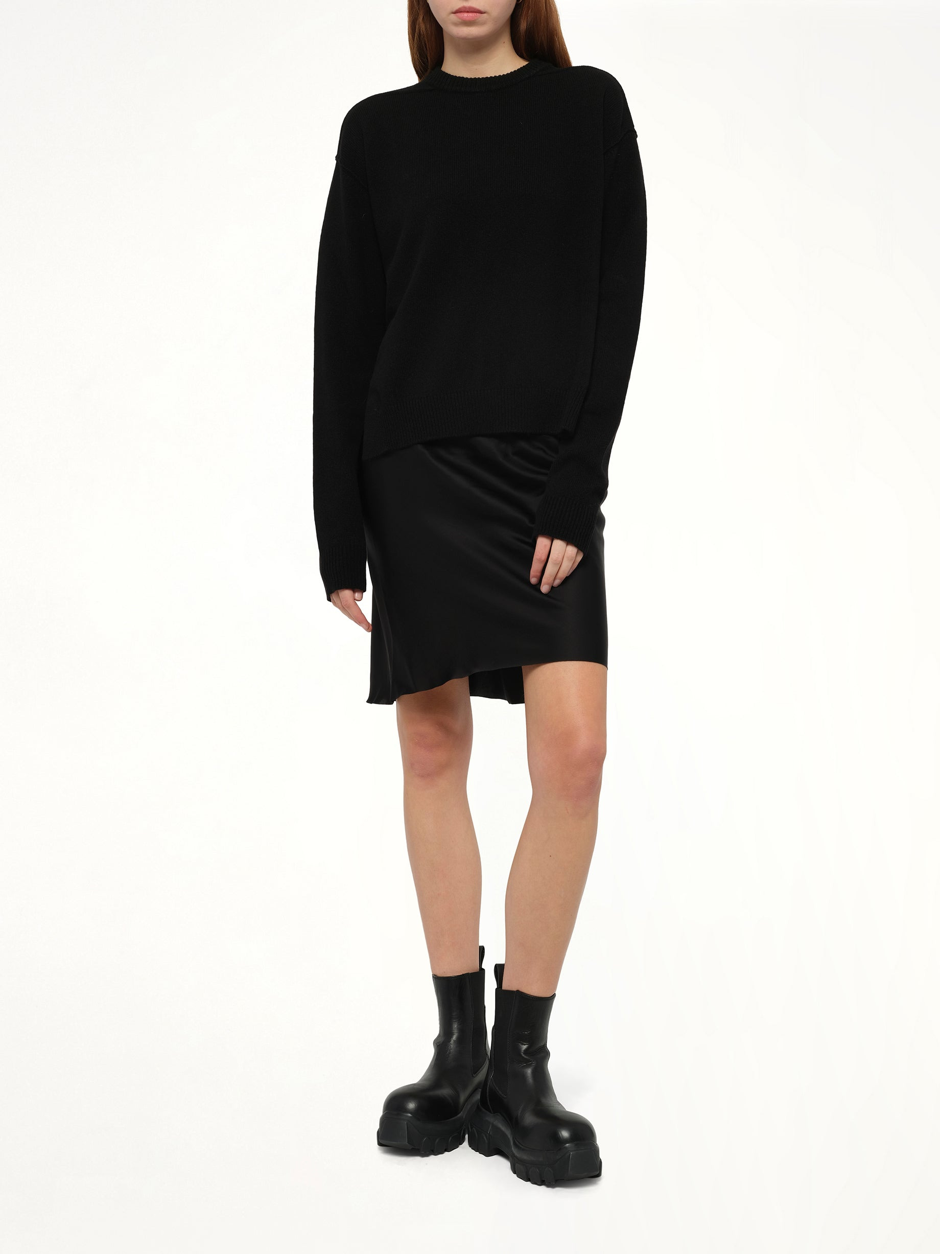 Round Neck Sweater in Black - 4