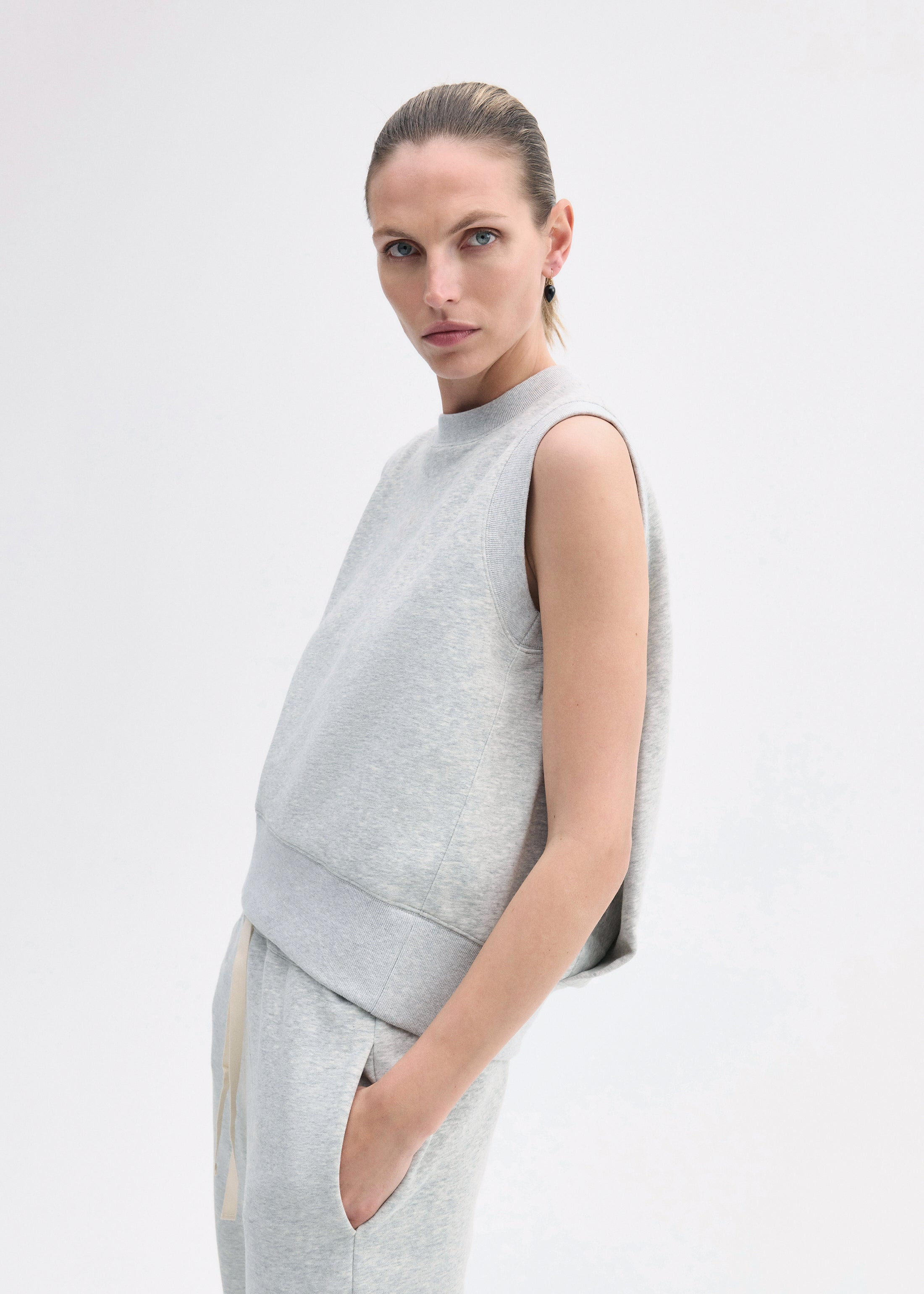 Sleeveless Sweatshirt in Scuba - 2