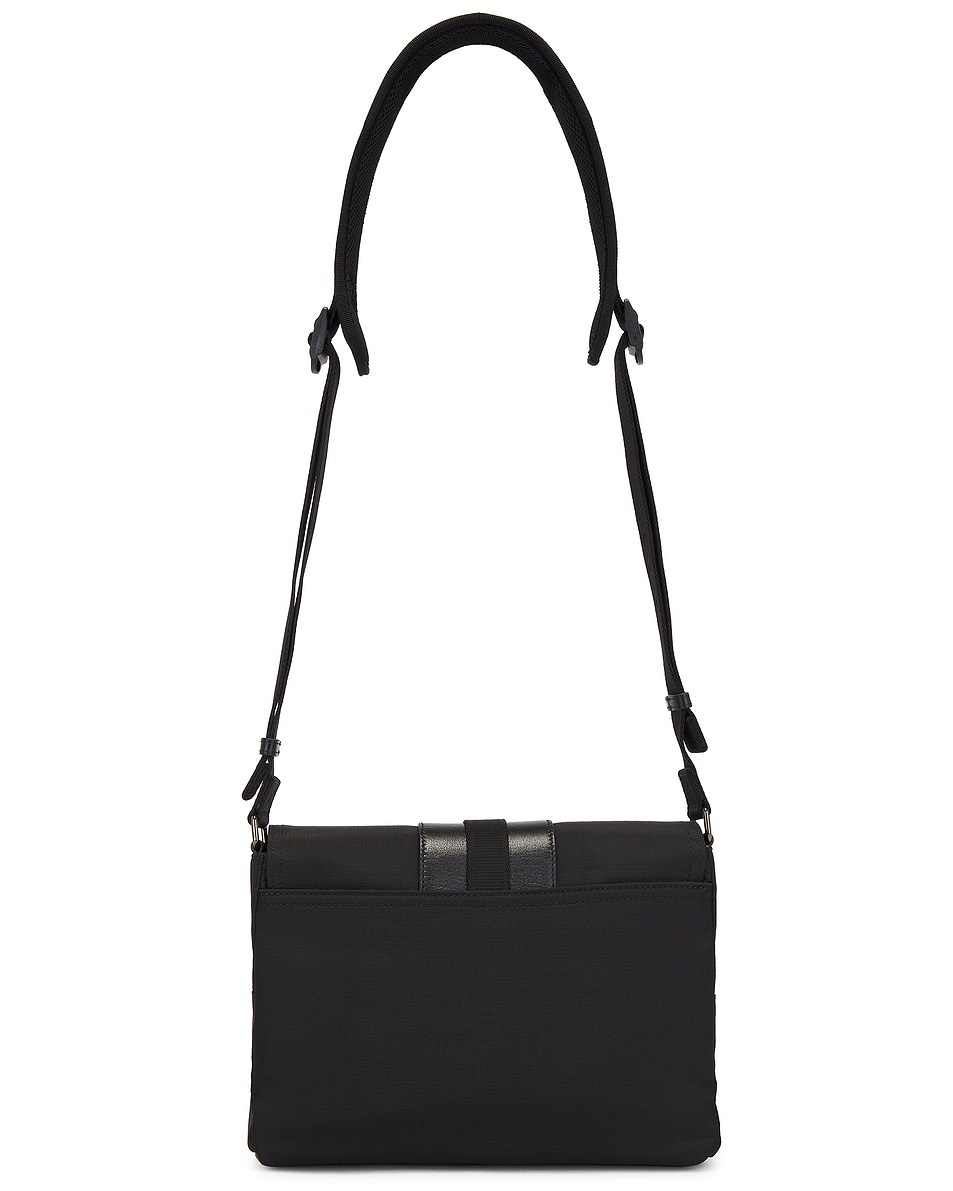 GIVENCHY*スタイルを引き立てる*G-Trail メッセンジャーバッグ Givenchy G-Trail Crossbody Bag in Black | FWRD