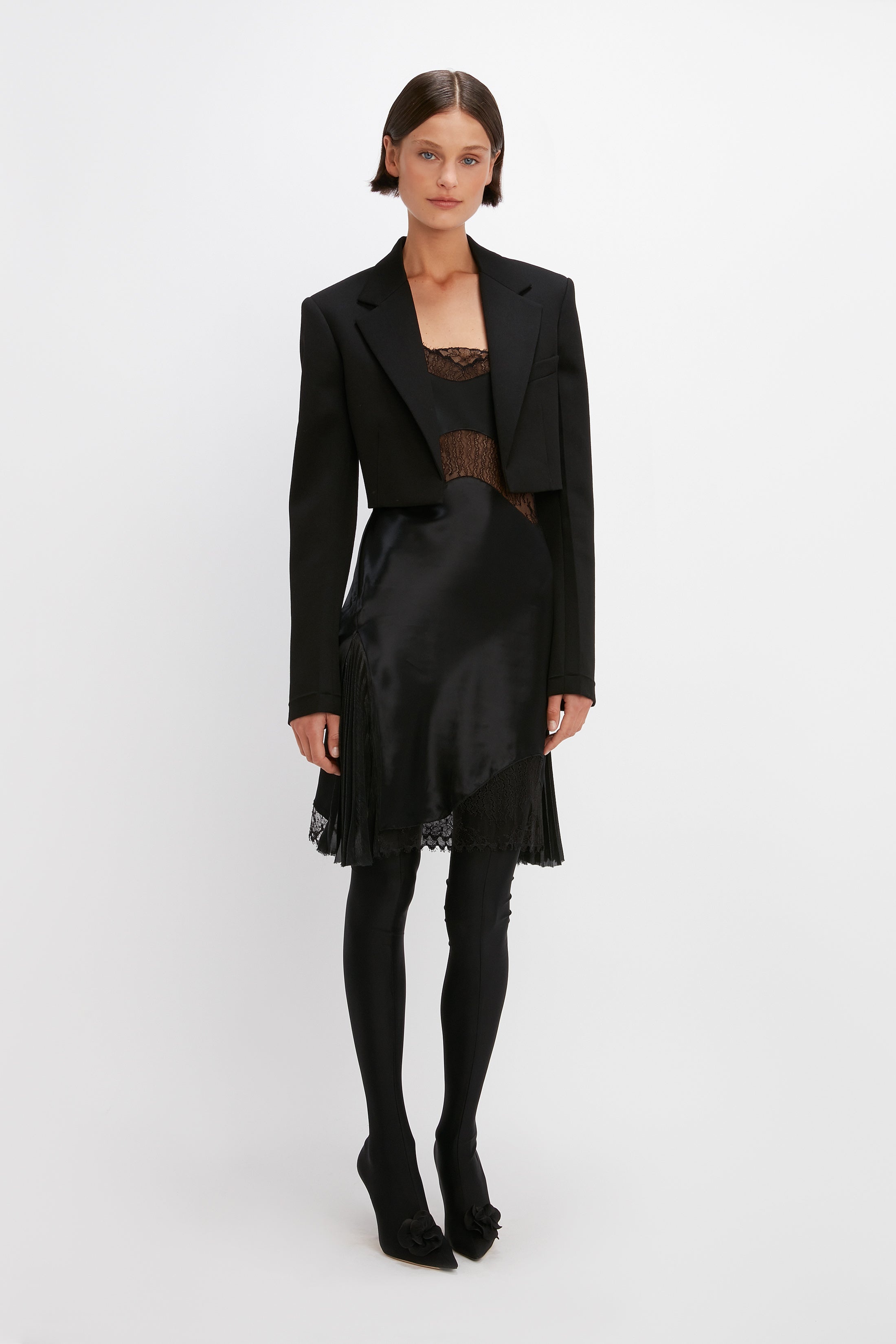 Cropped Tailored Jacket in Black - 3