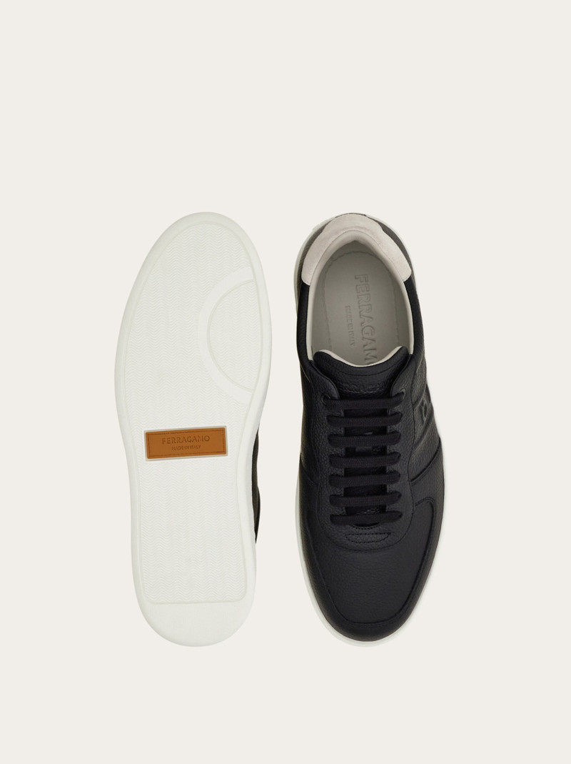 Low-top sneaker 5
