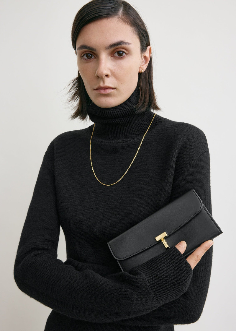 TOTEME T-lock leather wallet black outlook