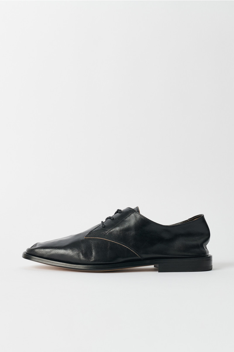 Collapsing Consultant True Dye Black Leather 1