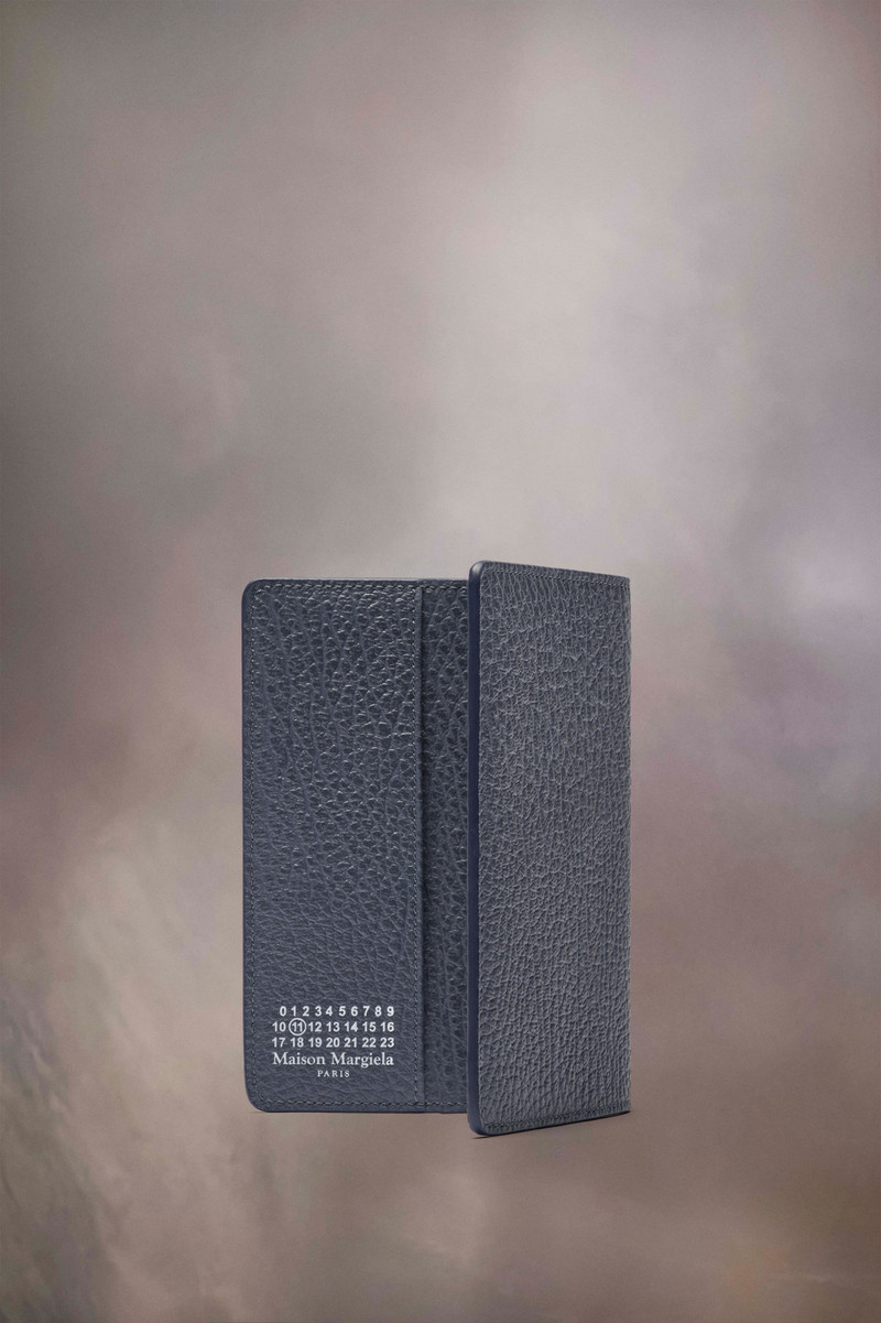 Four stitches document holder 3