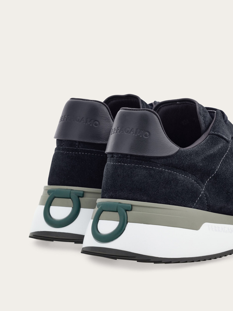 Low cut sneaker 5