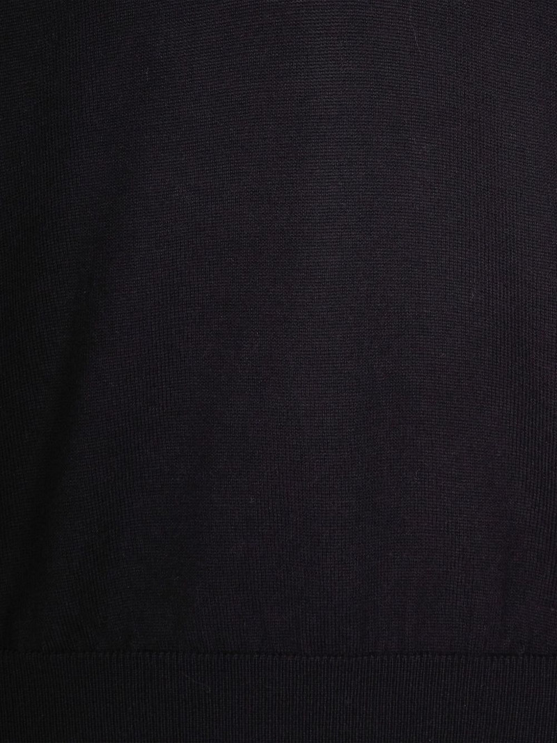 v-neck sweater 3