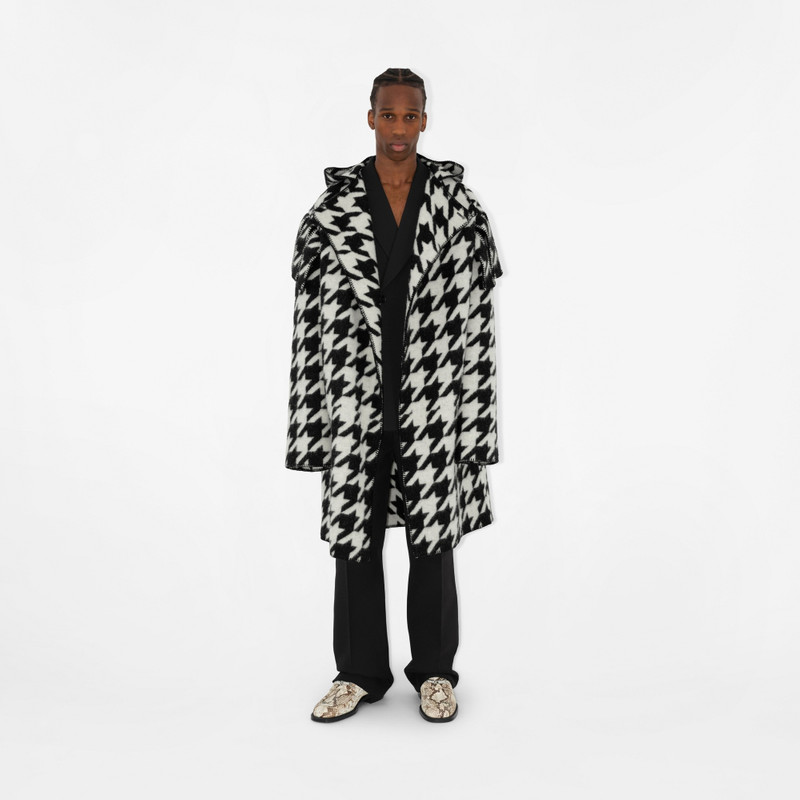 Burberry Houndstooth Wool Blanket Cape outlook