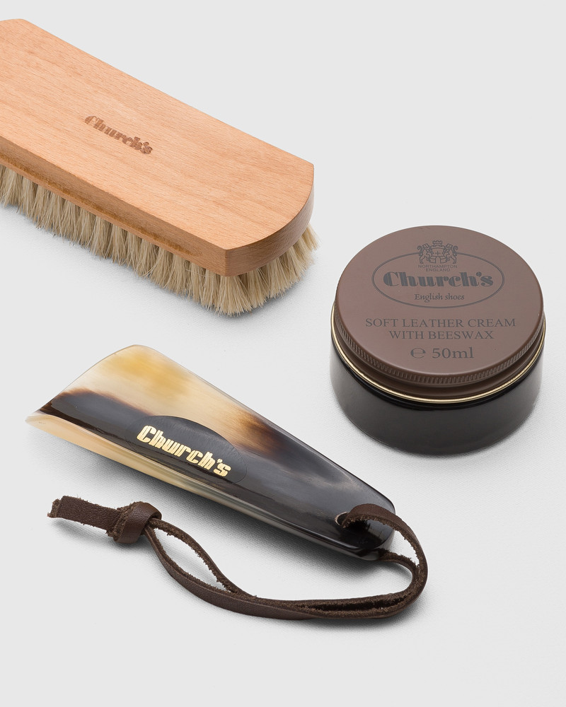 Essential shoe care cleaning kit in St James leather 4