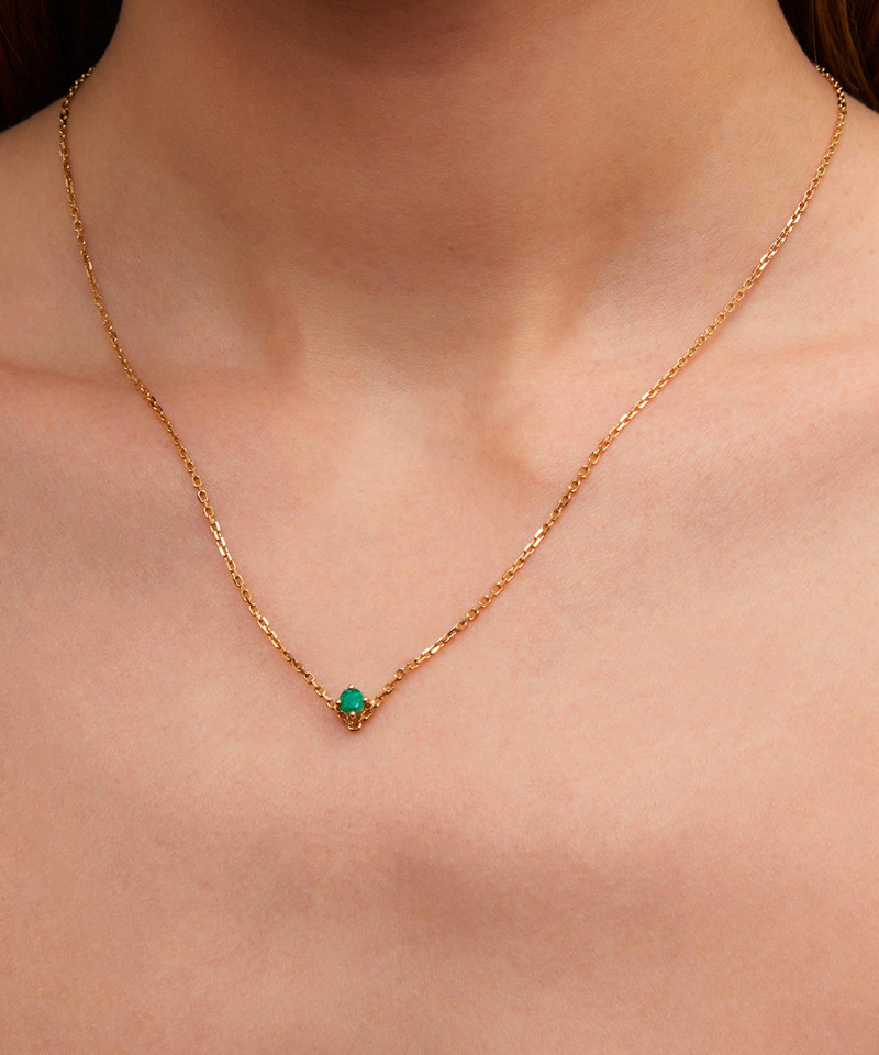 Yvonne Léon 18ct Gold Solitaire Emerald Pendant Necklace outlook