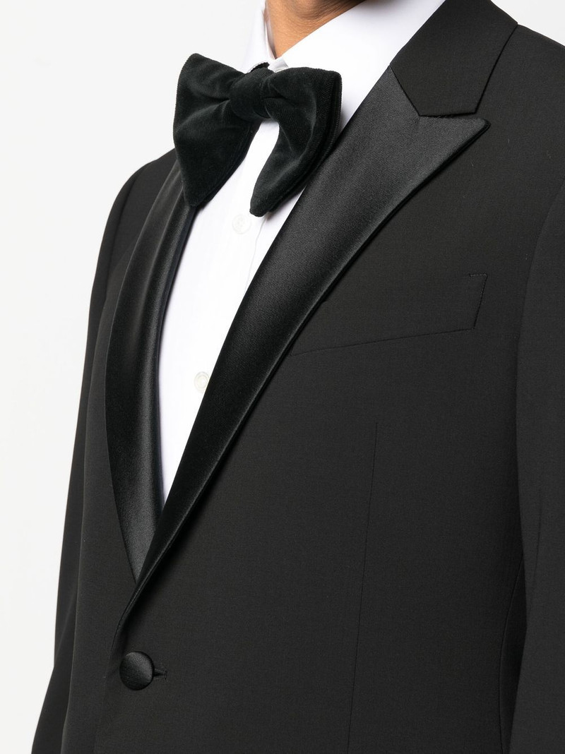 single-breasted suit 5
