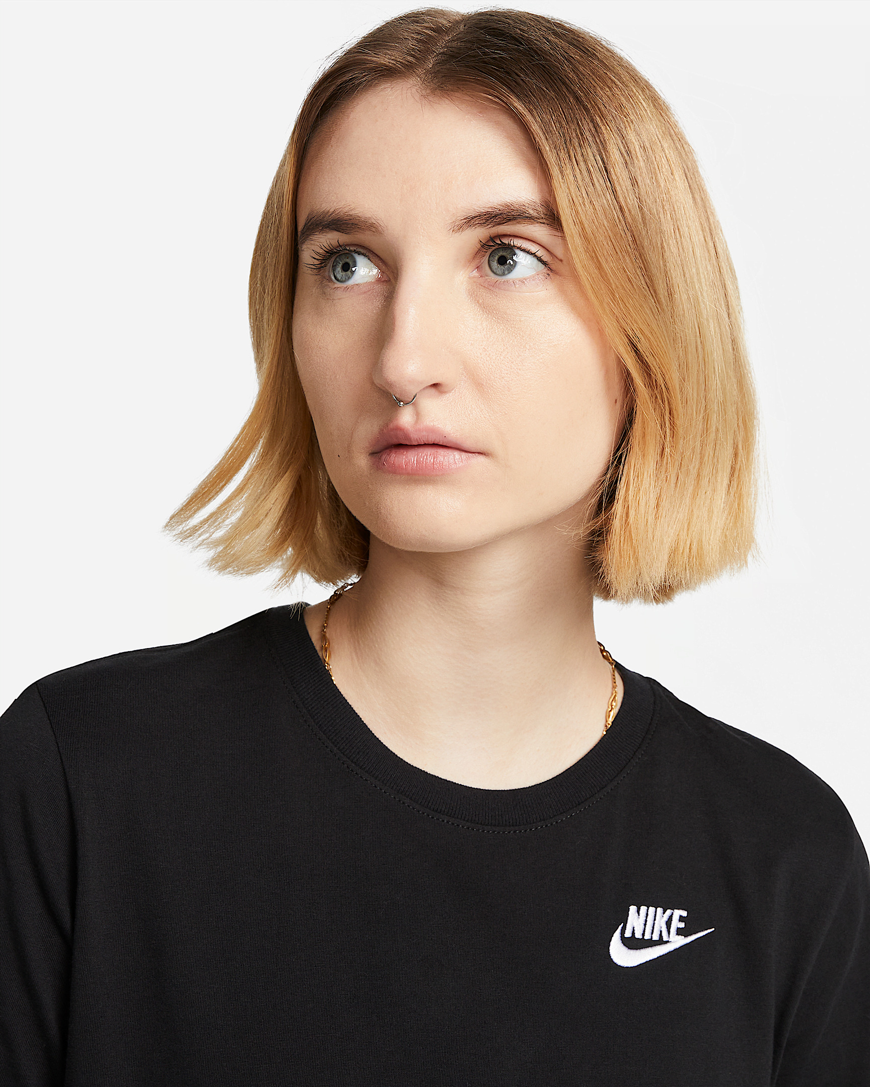 Nike Sportswear Club Essentials Women's T-Shirt - 3