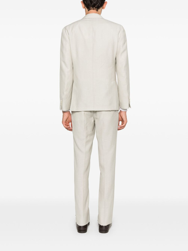 notched-lapel single-breasted suit 3