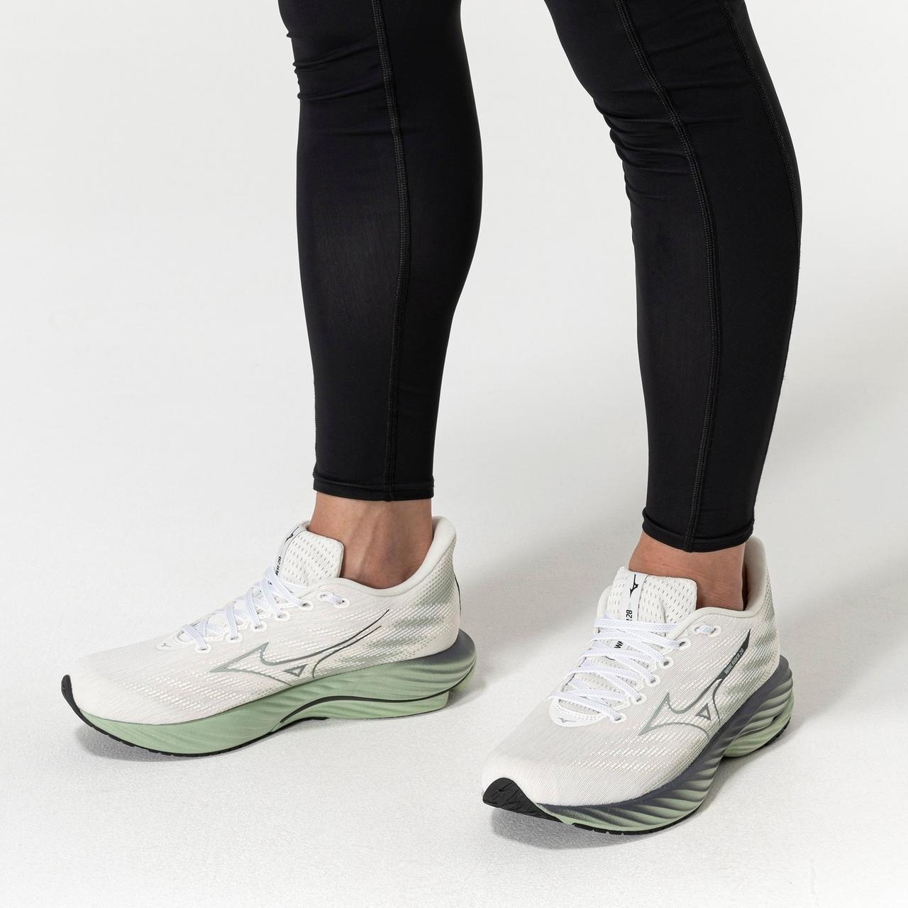 Men's Wave Rider 28 Running Shoe - 9