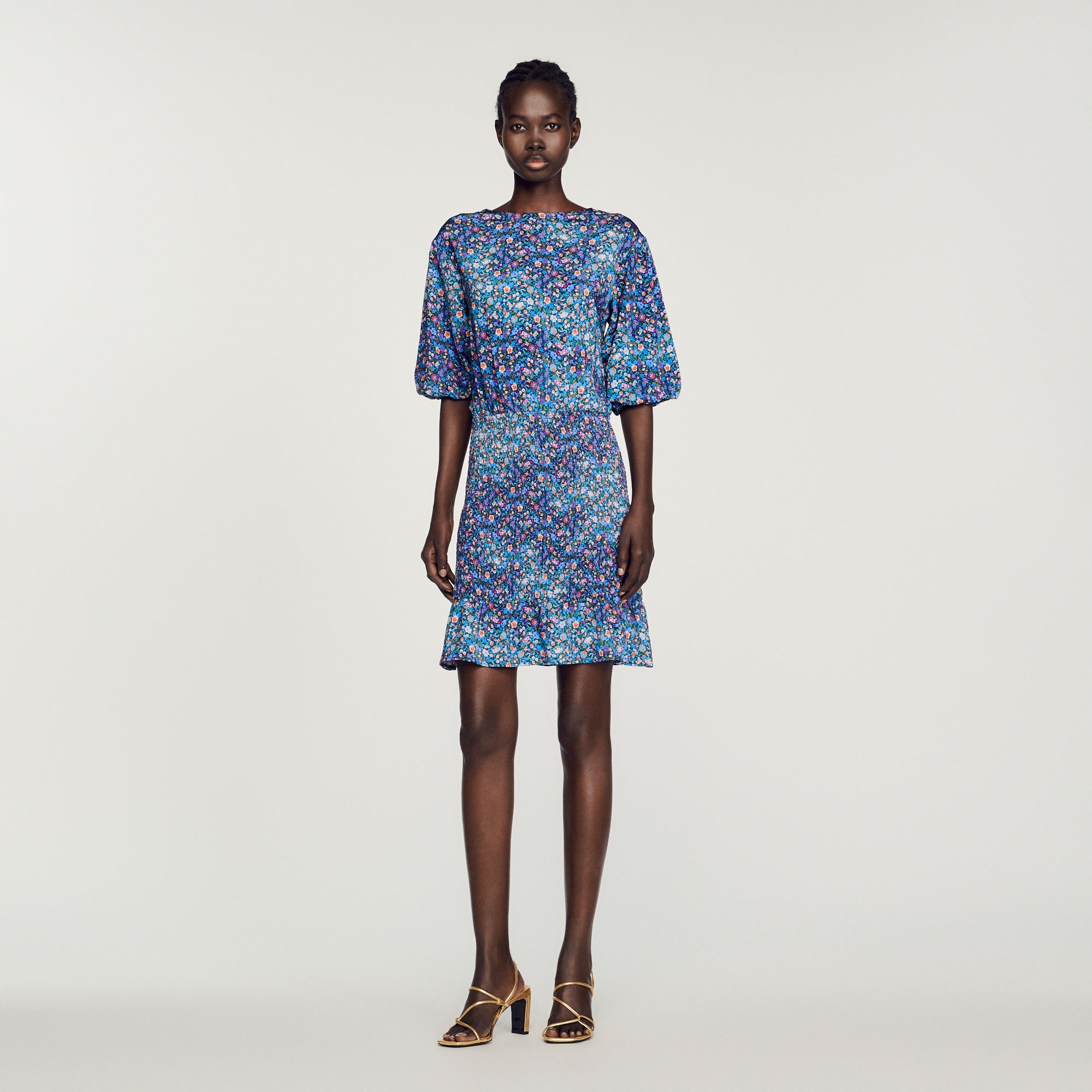 Short dress with floral print - 3