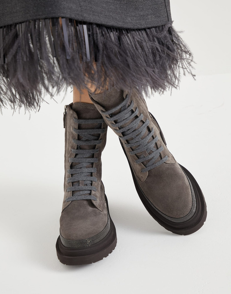 Suede boots with precious contour 4