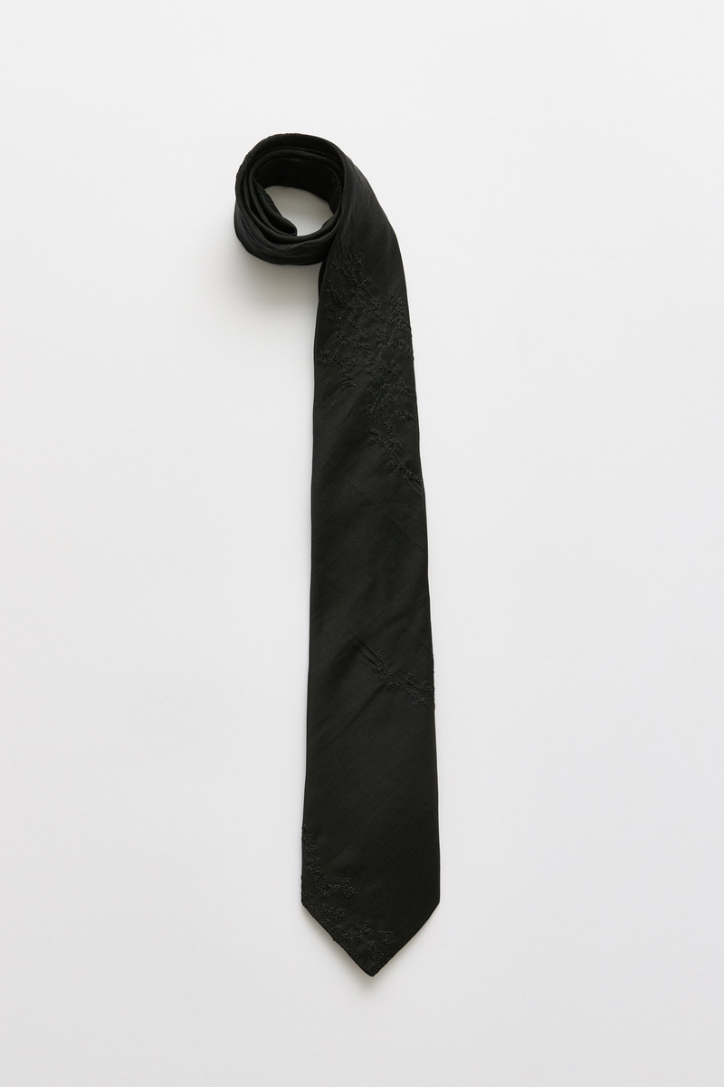 Tie Noir Bloom Ethereal Veil 1