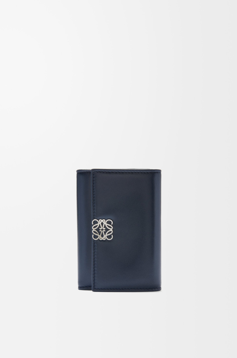 Puffer Anagram small vertical wallet in shiny nappa calfskin 1