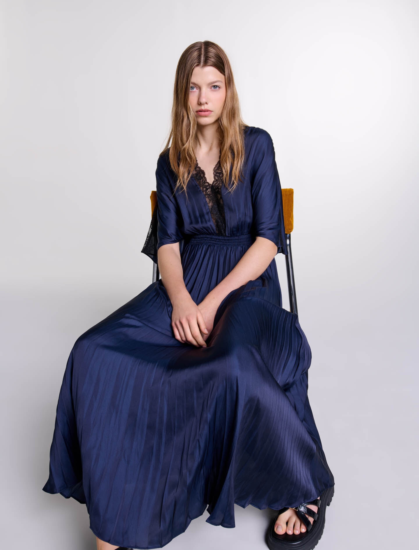 Pleated maxi dress with lace - 8