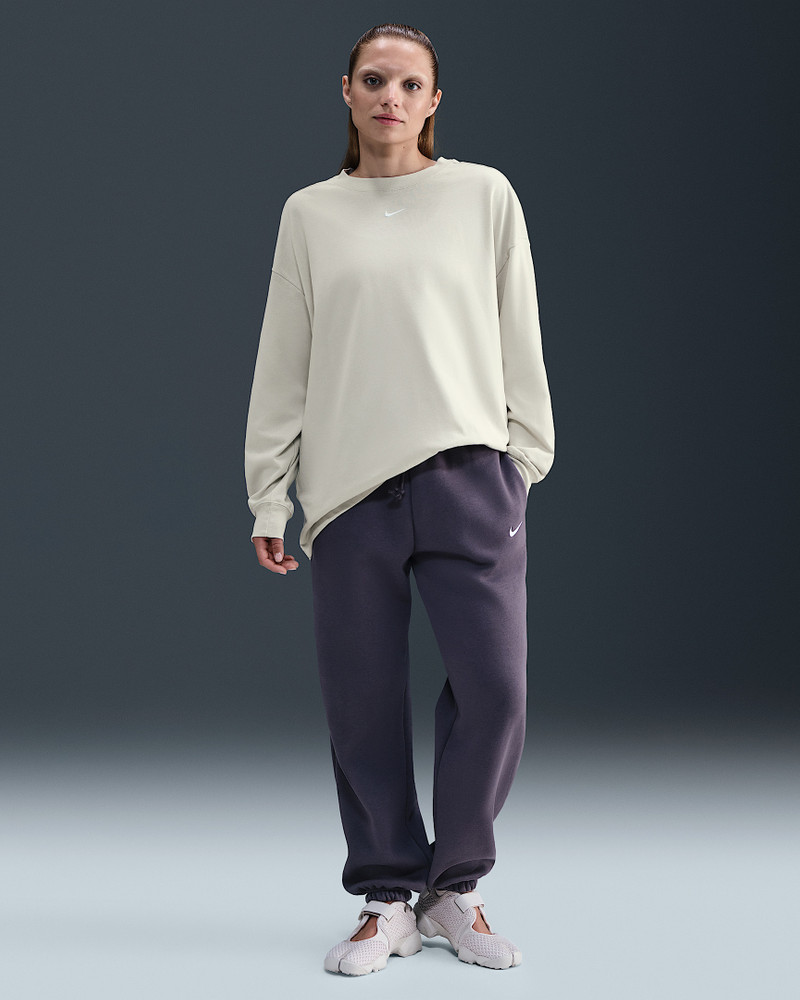 Nike Sportswear Essential Women's Oversized Long-Sleeve T-Shirt 4
