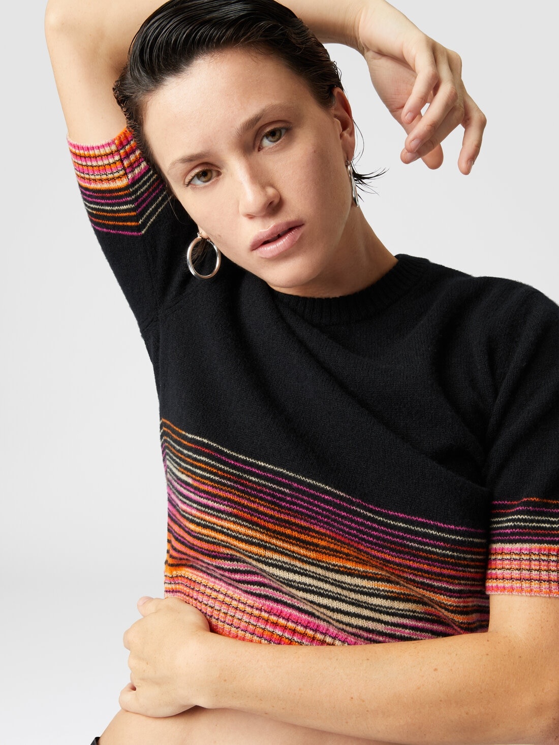 Short-sleeved flared cashmere crewneck crop top - 5