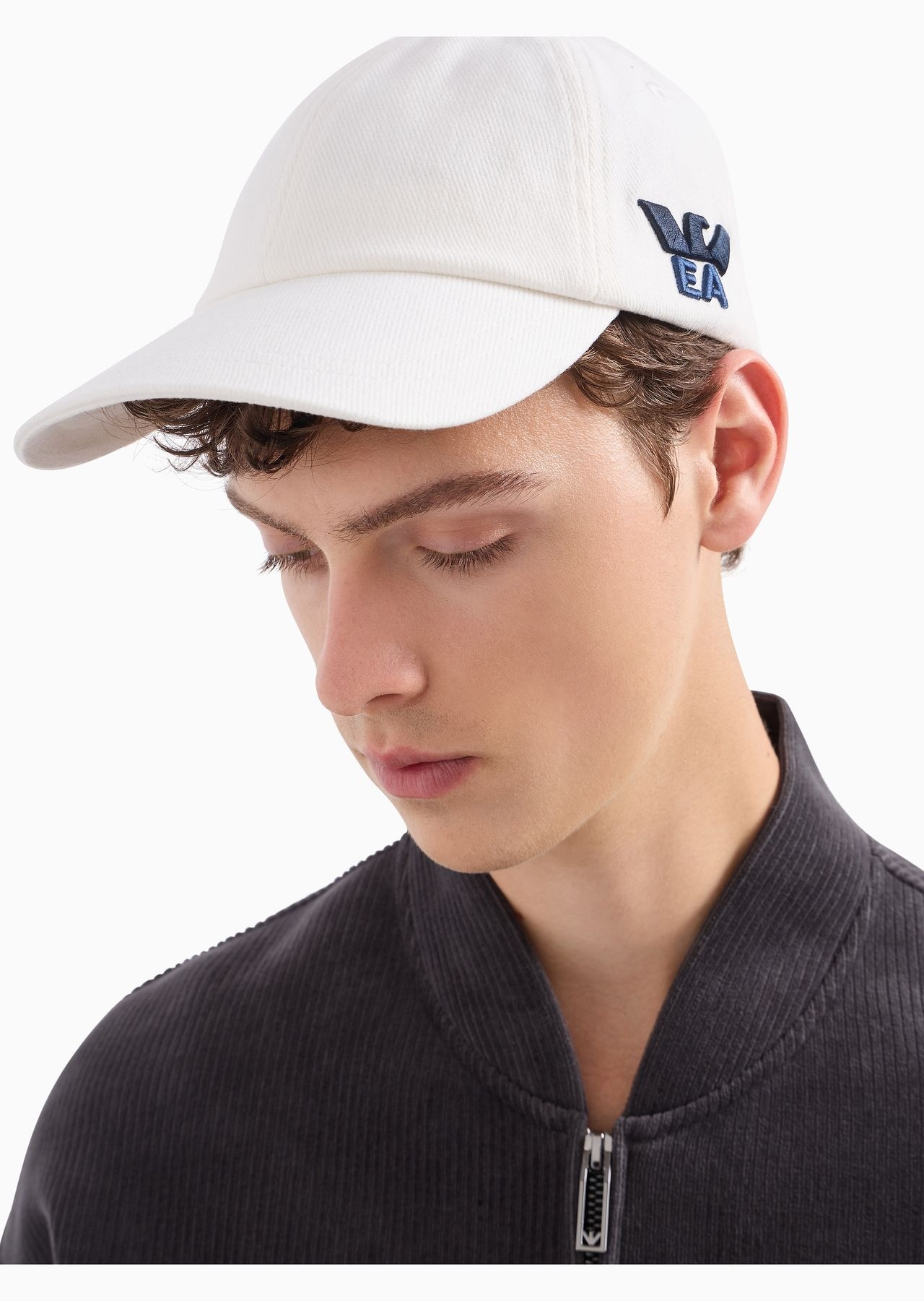 Cotton baseball cap with embroidered logo - 3