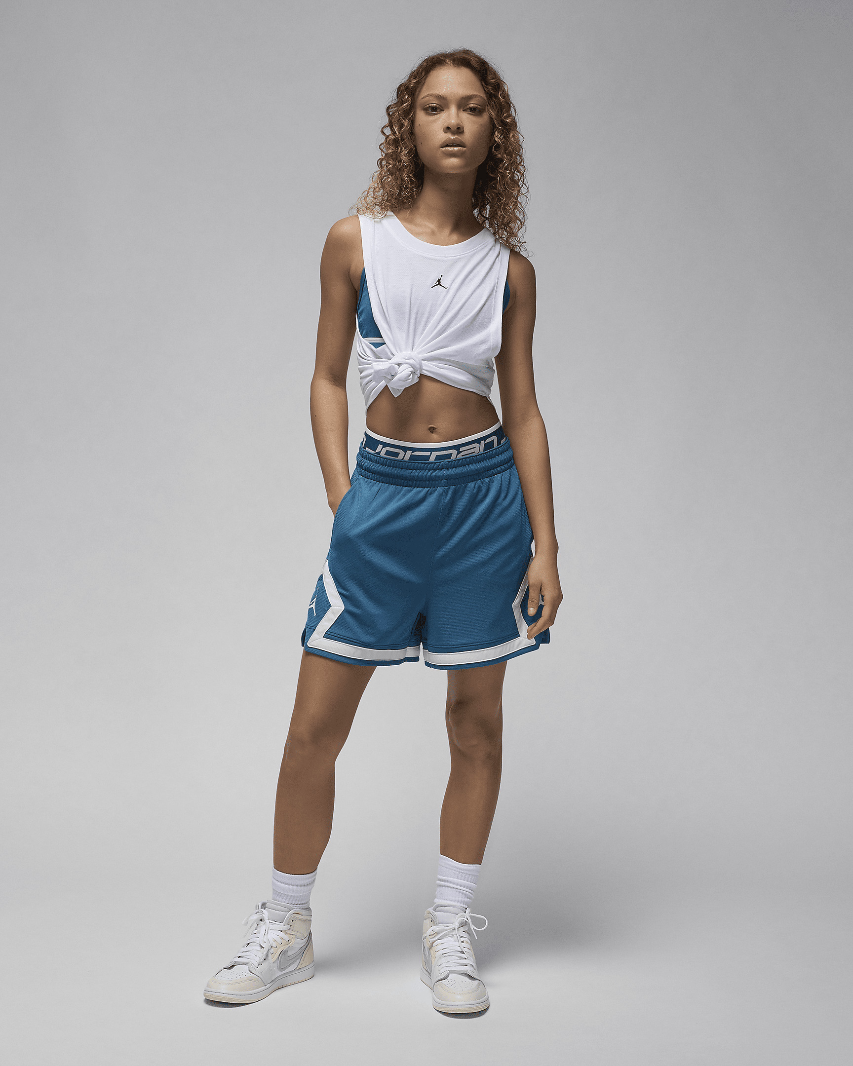 Jordan Sport Women's 4" Diamond Shorts - 6