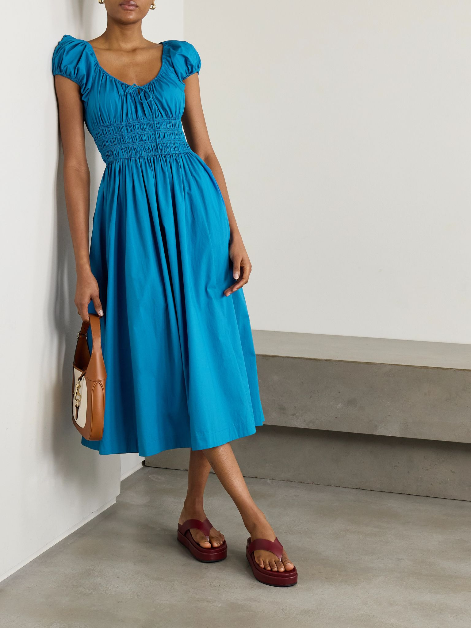 Quinn tie-detailed shirred cotton-poplin midi dress Cobalt blue - 2