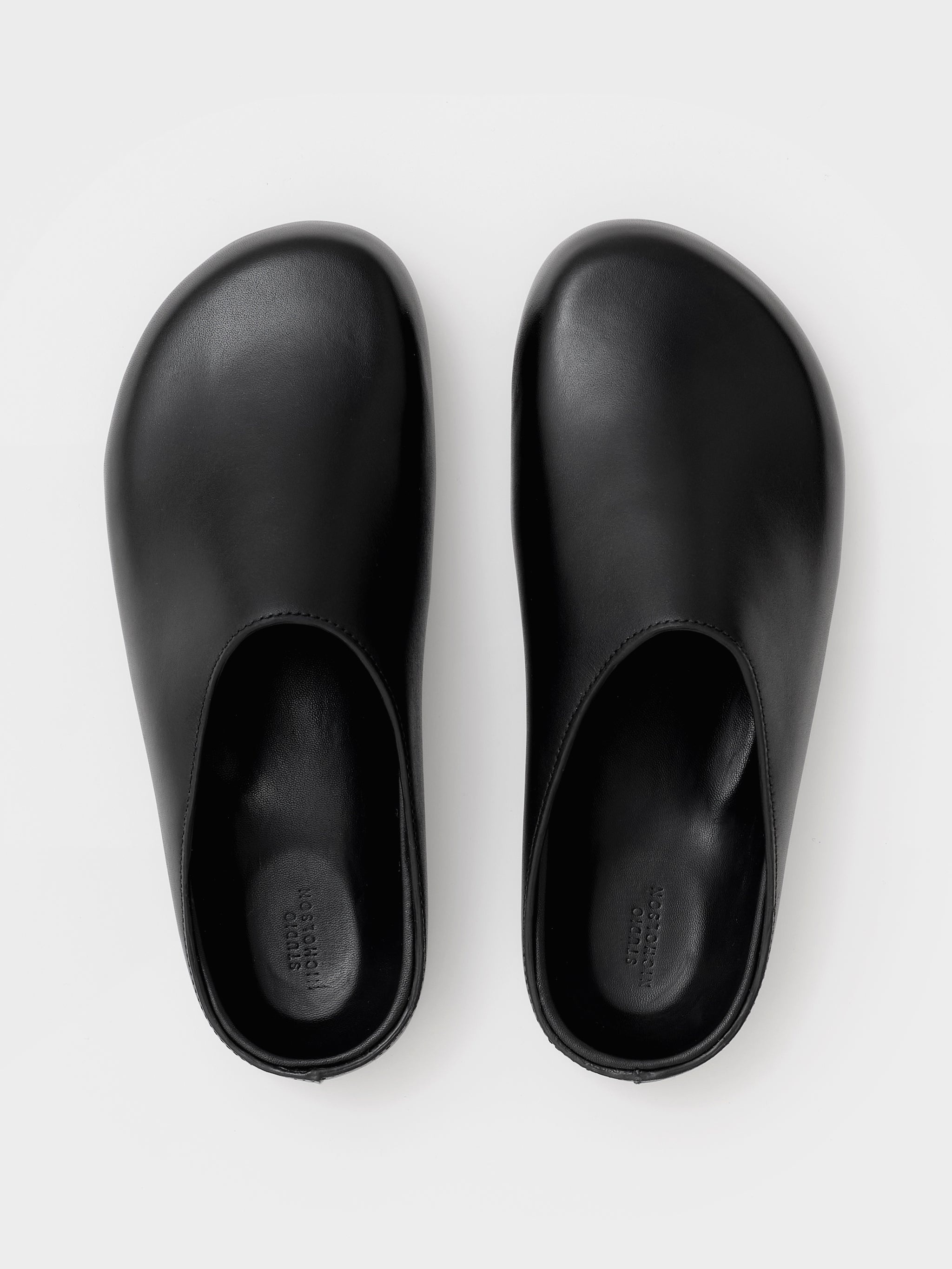 【関税込み】Studio Nicholson ブラック Wearing クロッグ Studio Nicholson Men's Wearing Clog | REVERSIBLE