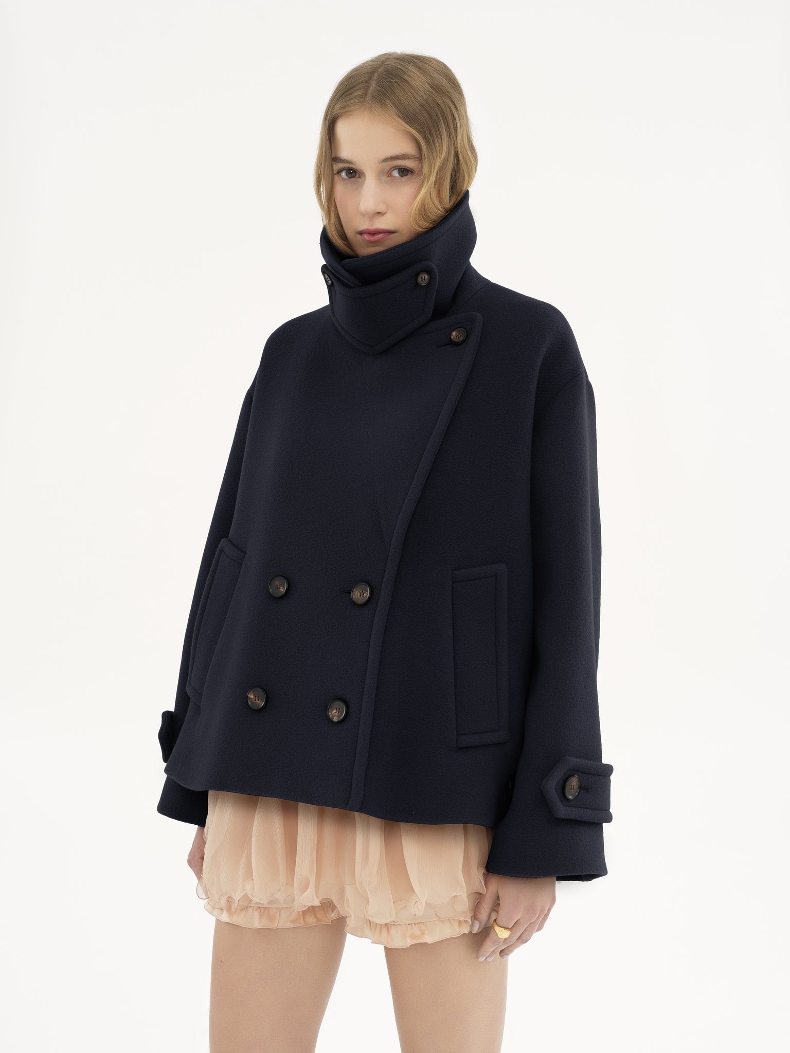 コート CHLO SHORT OVERSIZE WOOL COAT Chloé Oversized Short Coat In Wool in Worn brown | Chloé US