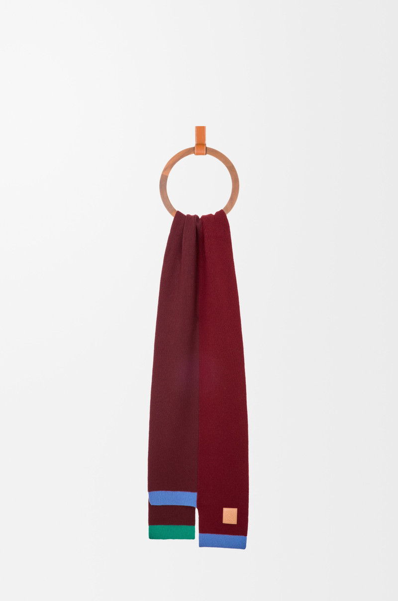 Asymmetric scarf in wool 3