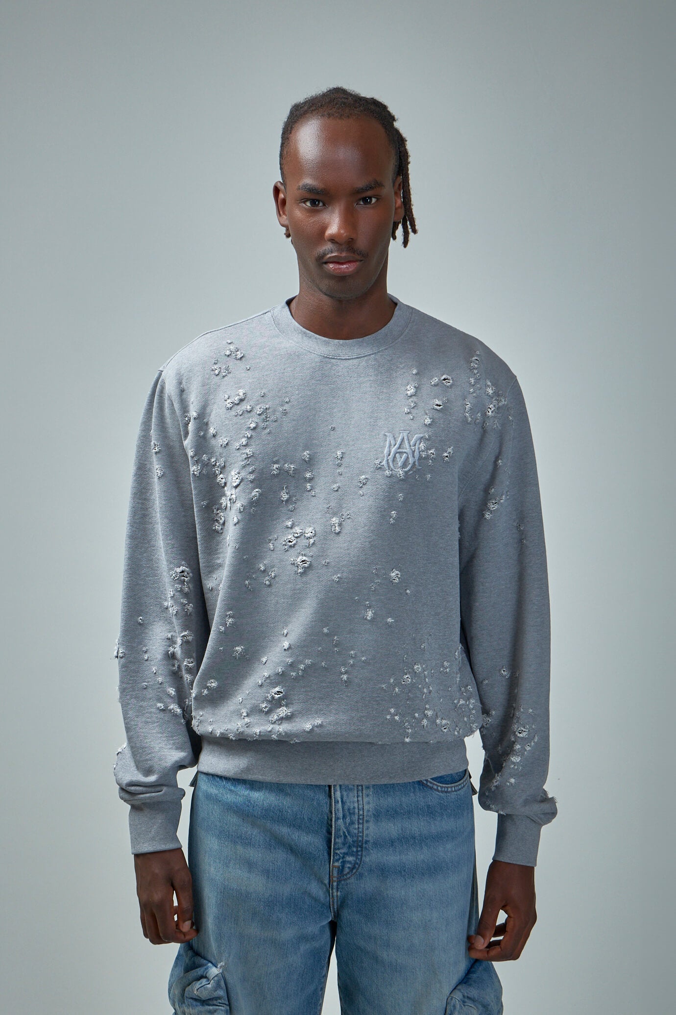 唯一無二の個性を纏う【AMIRI】MA Shotgun Embroidered Crew 唯一無二の個性を纏う【AMIRI】MA Shotgun Embroidered Crew