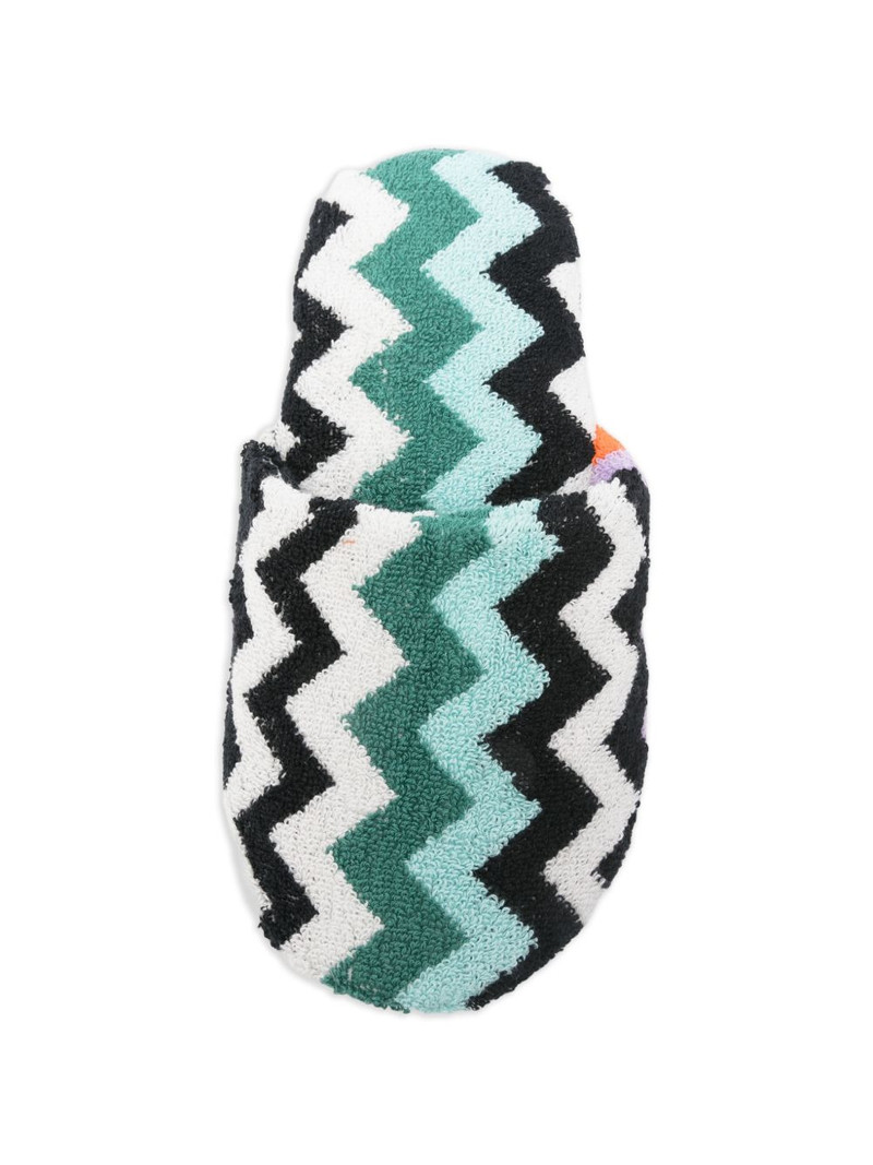 zigzag-pattern slippers 4