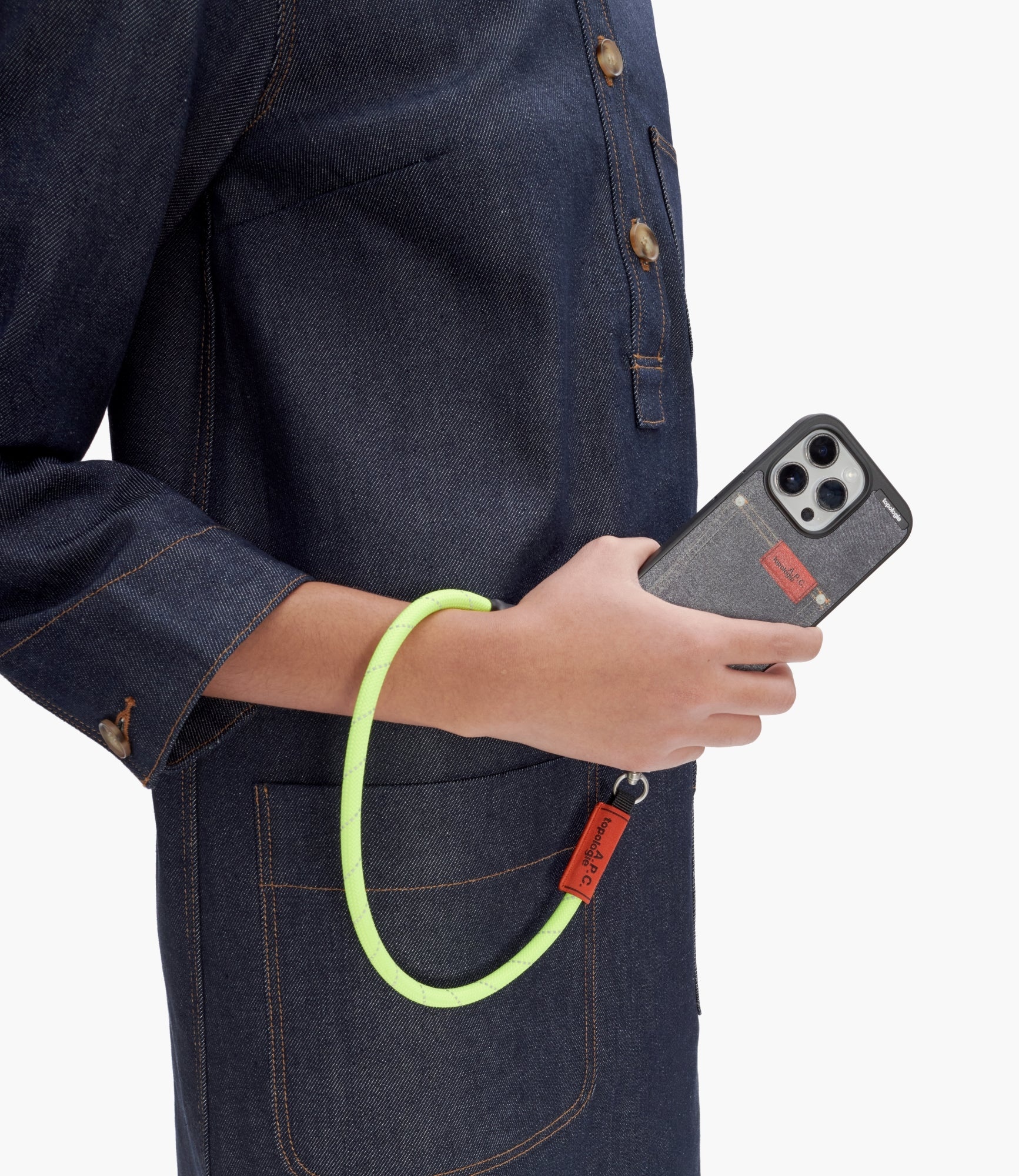 A.P.C. TOPOLOGIE IPHONE 15 CASE - 2